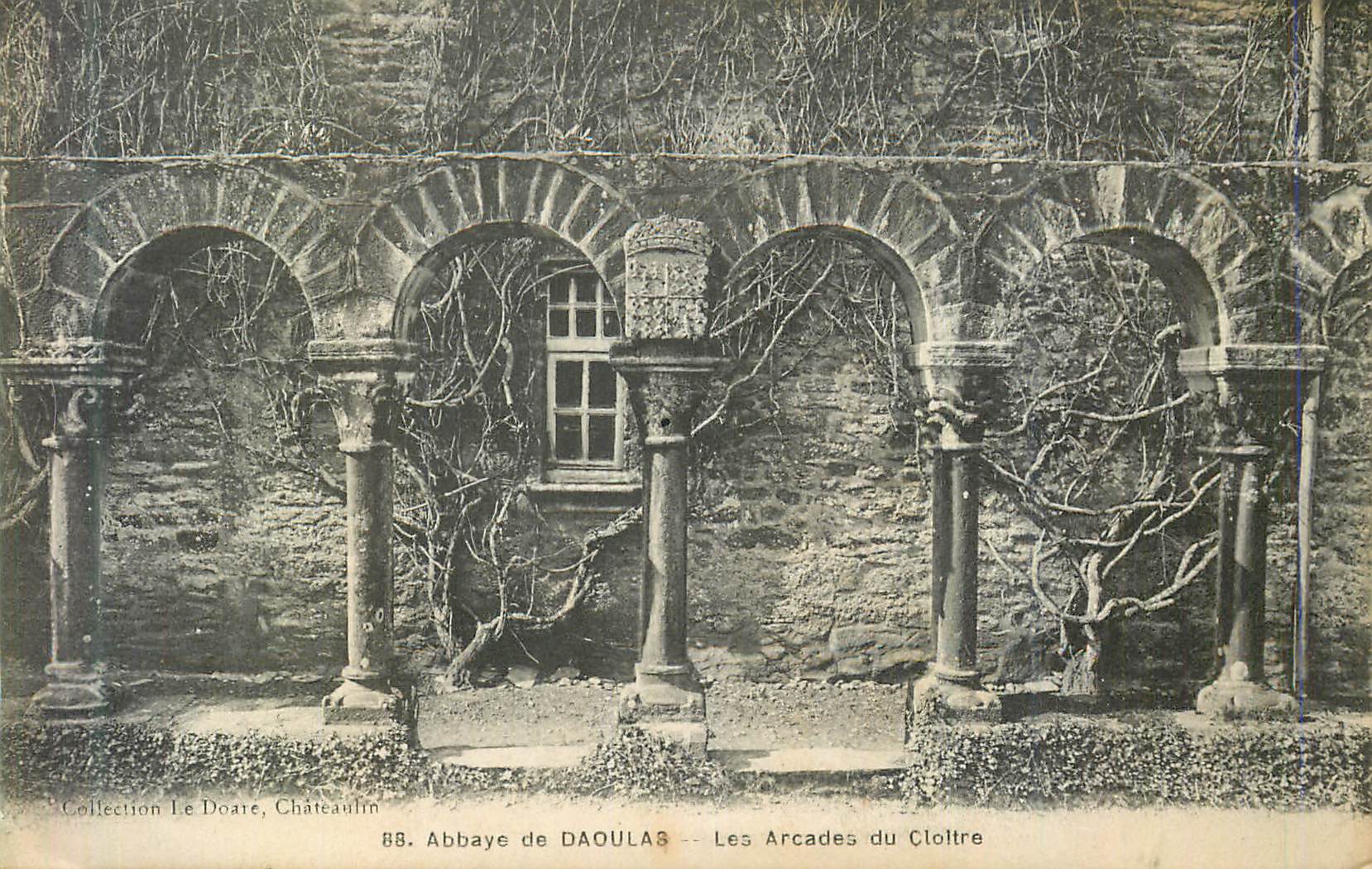 CPA Abbaye de Daoulas Les Arcades du Cloitre