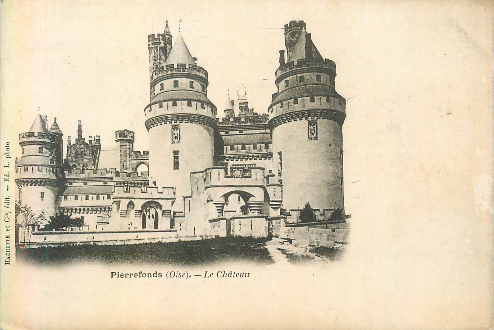 Pierrerefonds (Oise) — Le Château — Hachette et Cie, photo