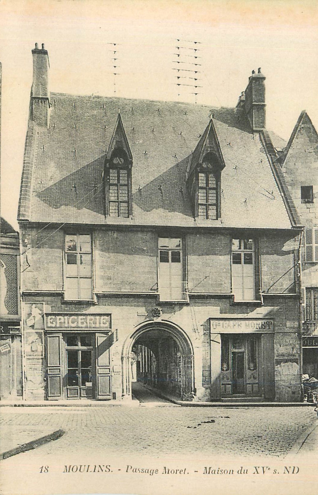 Moulin - Passage Moret - Maison du XV° s. ND — Épicerie et Café Morret