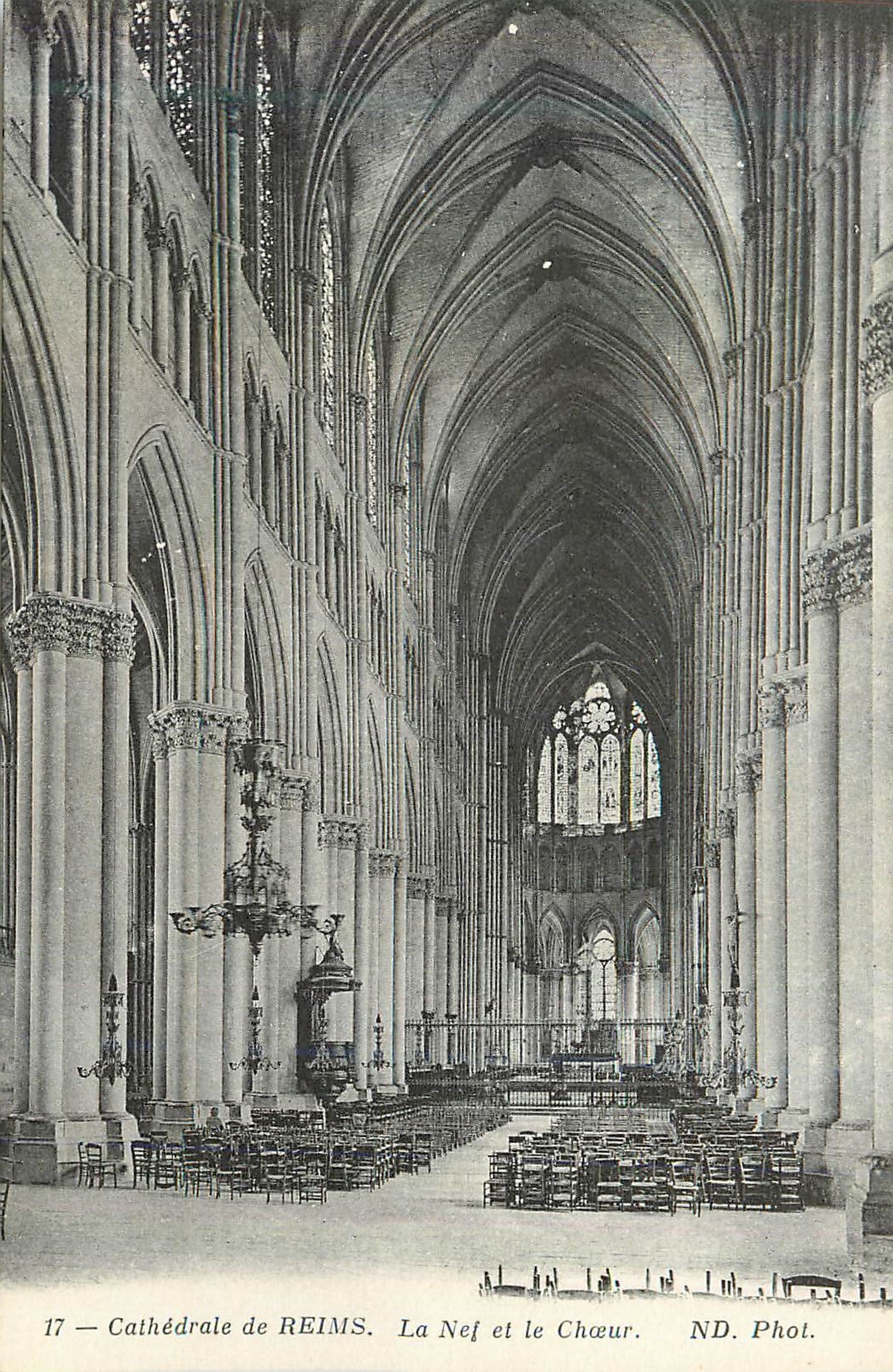 CPA Cathedrale de Reims La Nef et le Choeur