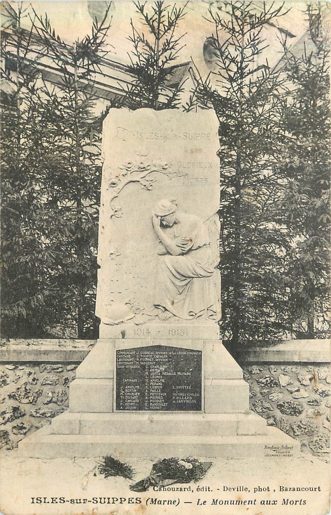 CPA Isles sur Suippes (Marne) Le Monument aux Morts Militaria