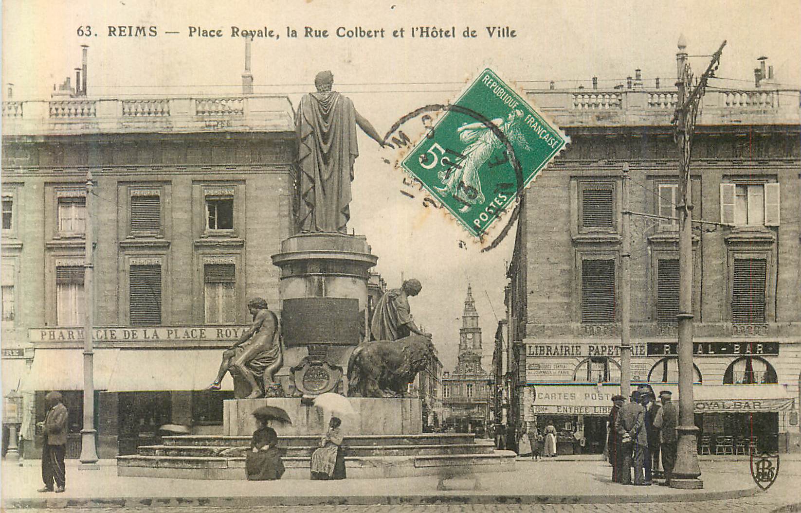 CPA Reims Place Royale La Rue Colbert et l'Hotel de Ville
