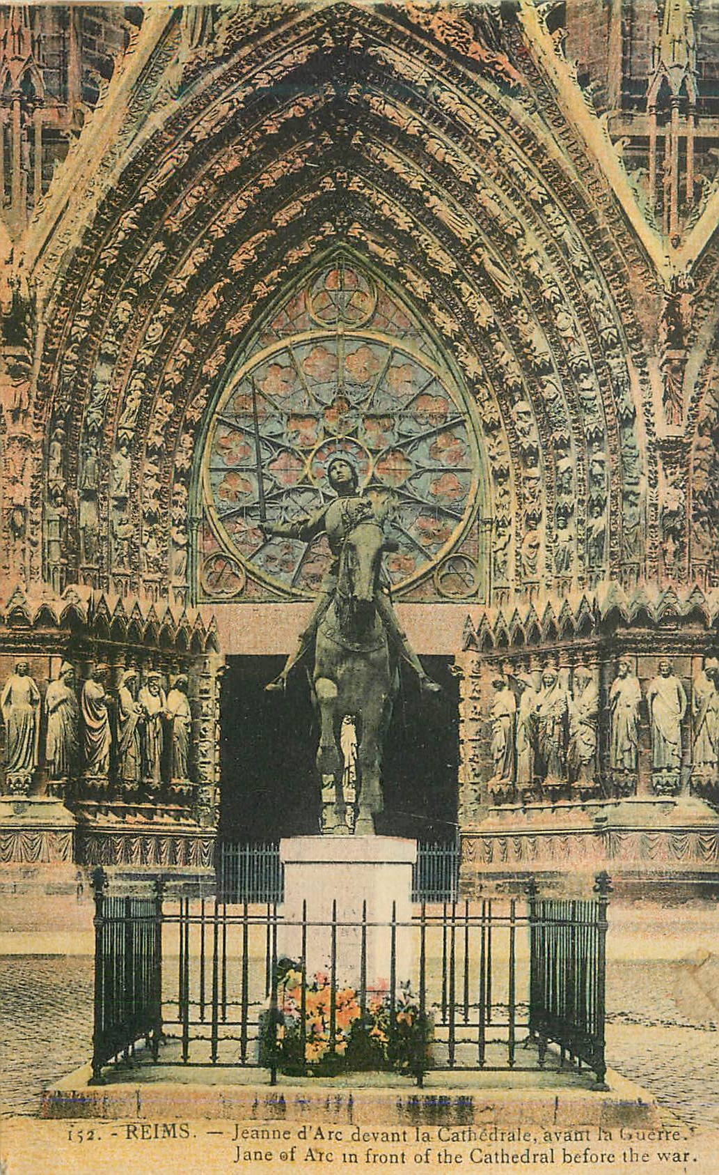 CPA Reims Jean d'Arc devant la Cathedrale avant la Guerre