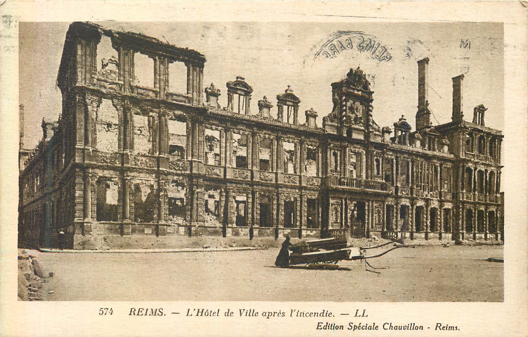 CPA Reims L'Hotel de Ville apres l'Incendie