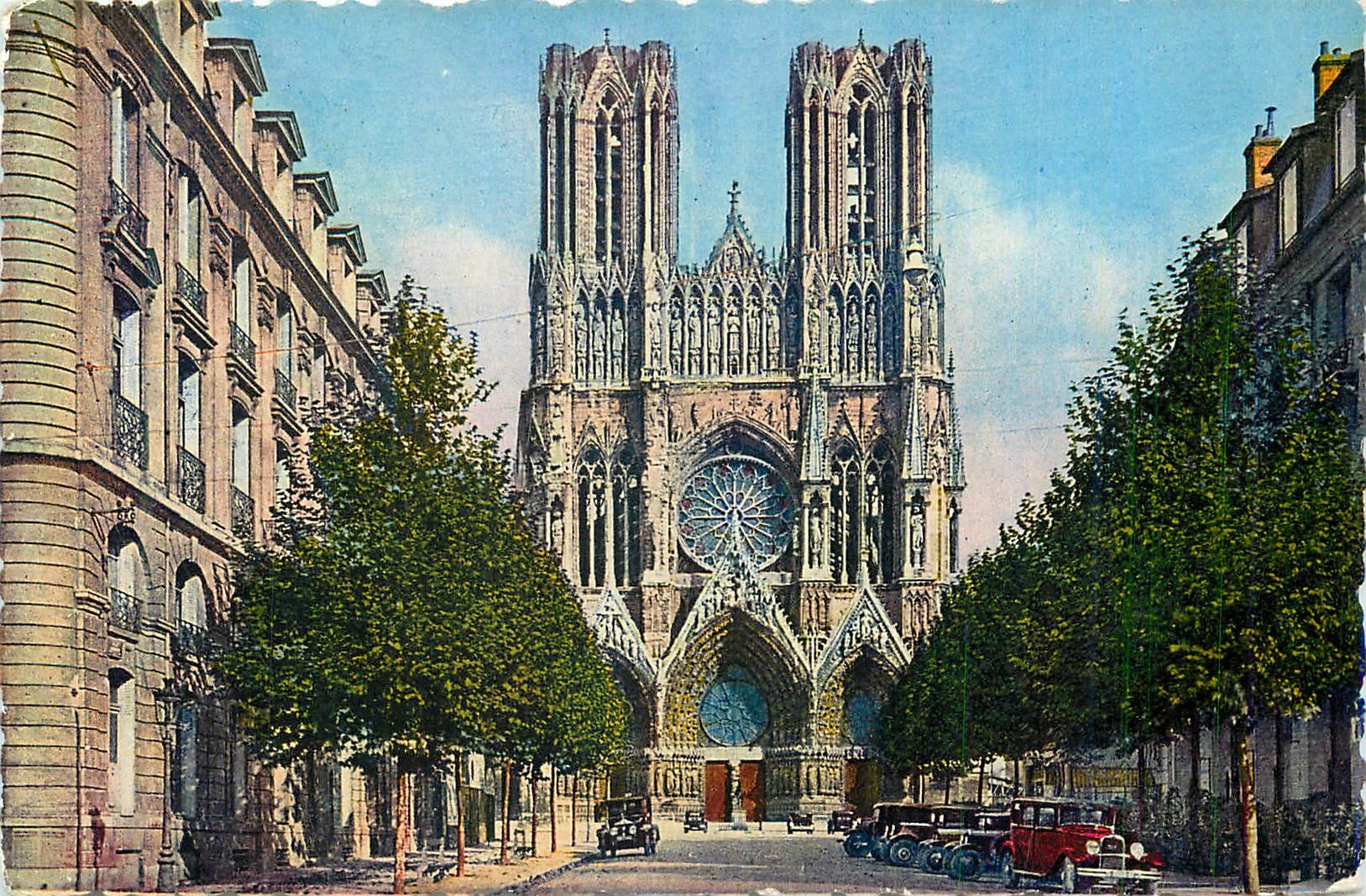 CPM Reims La Cathedrale de Reims et la Rue John Rockefeller