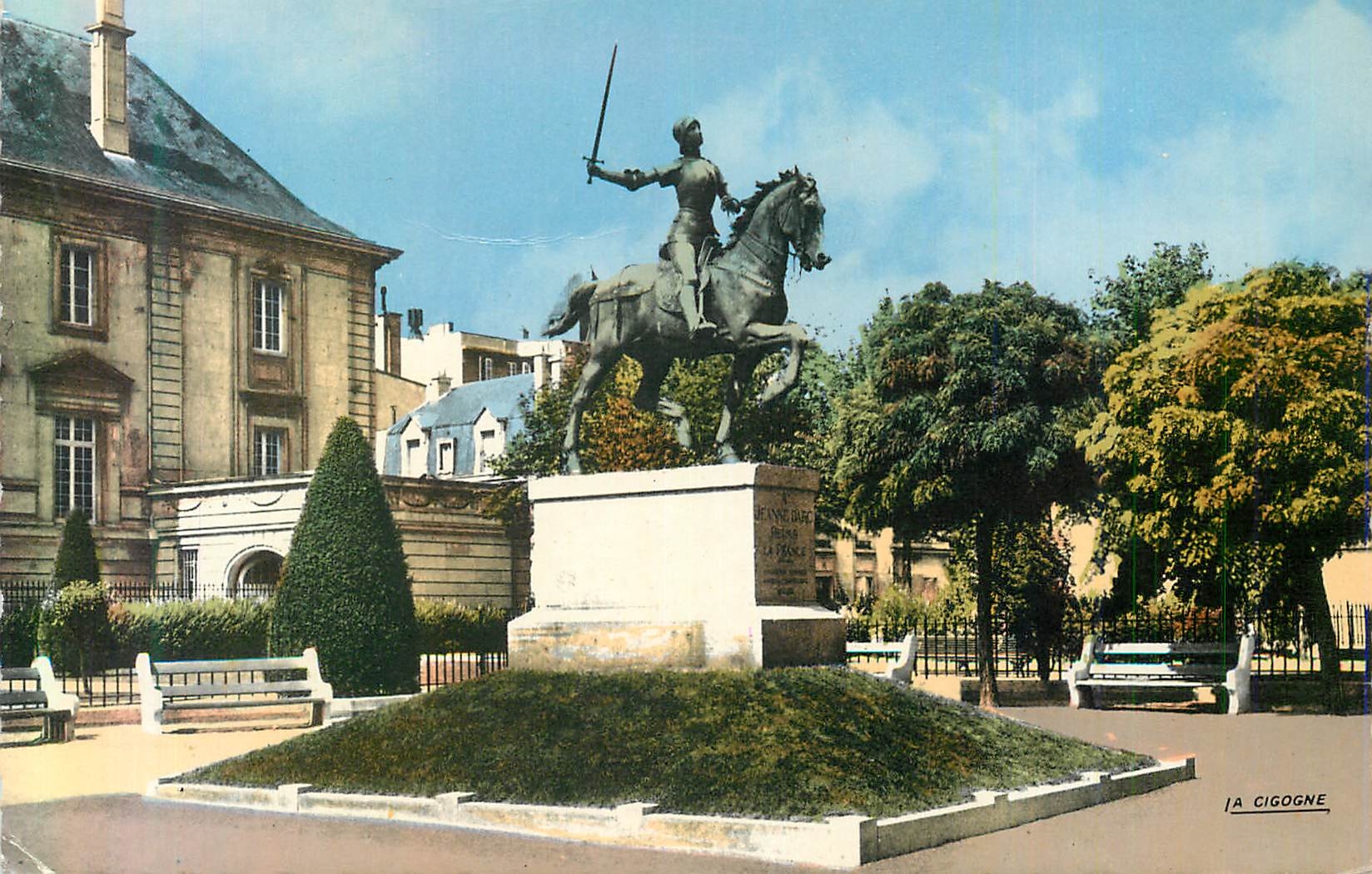 CPM Reims (Marne) Statue Jeanne d'Arc (statuaire Paul Dubois)