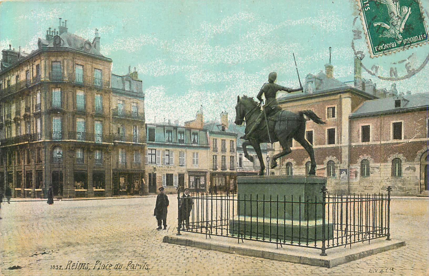 CPA Reims Place du Parvis