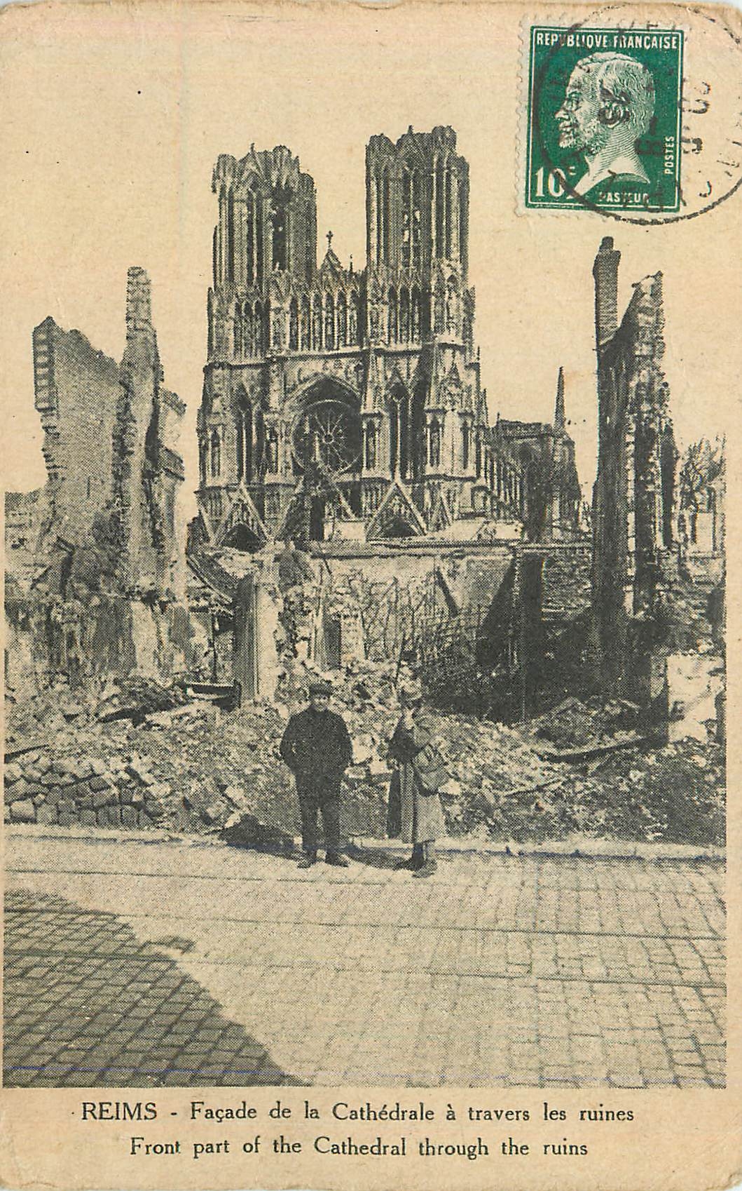 CPA Reims Facade de la Cathedrale a Travers les Ruines Militaria