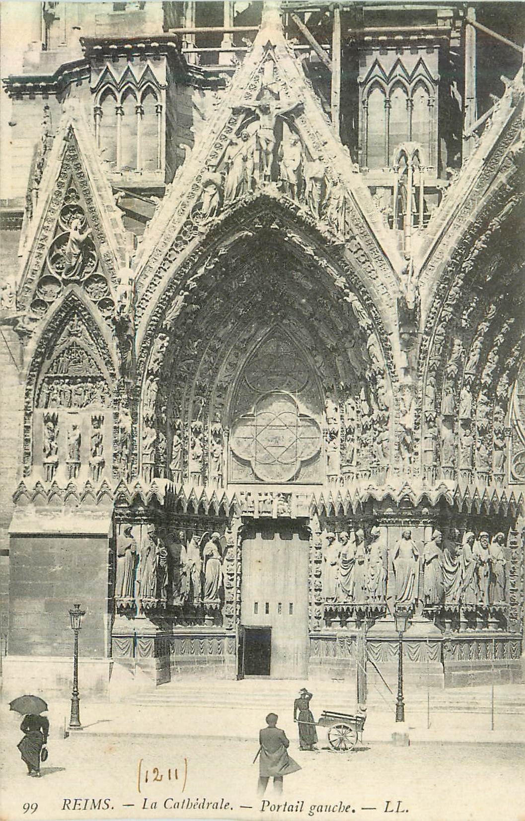 CPA Reims La Cathedrale Portail Gauche