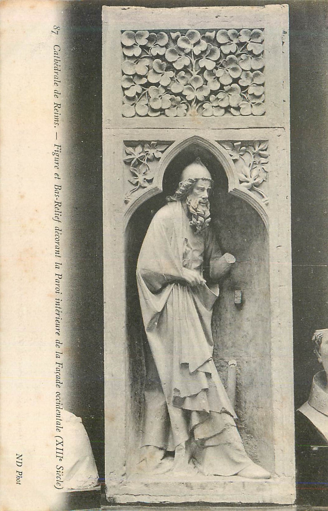 Cathédrale de Reims — Figure et bas-relief décorant la paroi intérieure de la façade occidentale (XIIIe siècle) — ND Piolet