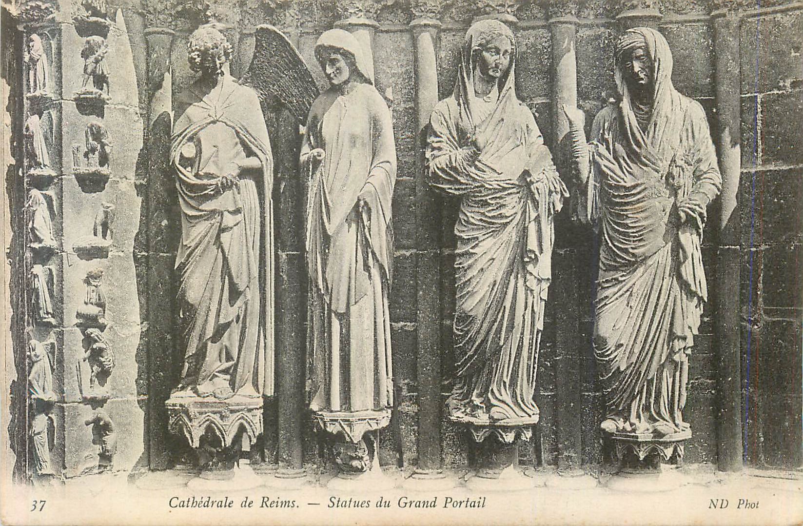 CPA Cathedrale de Reims Statue du Grand Portail