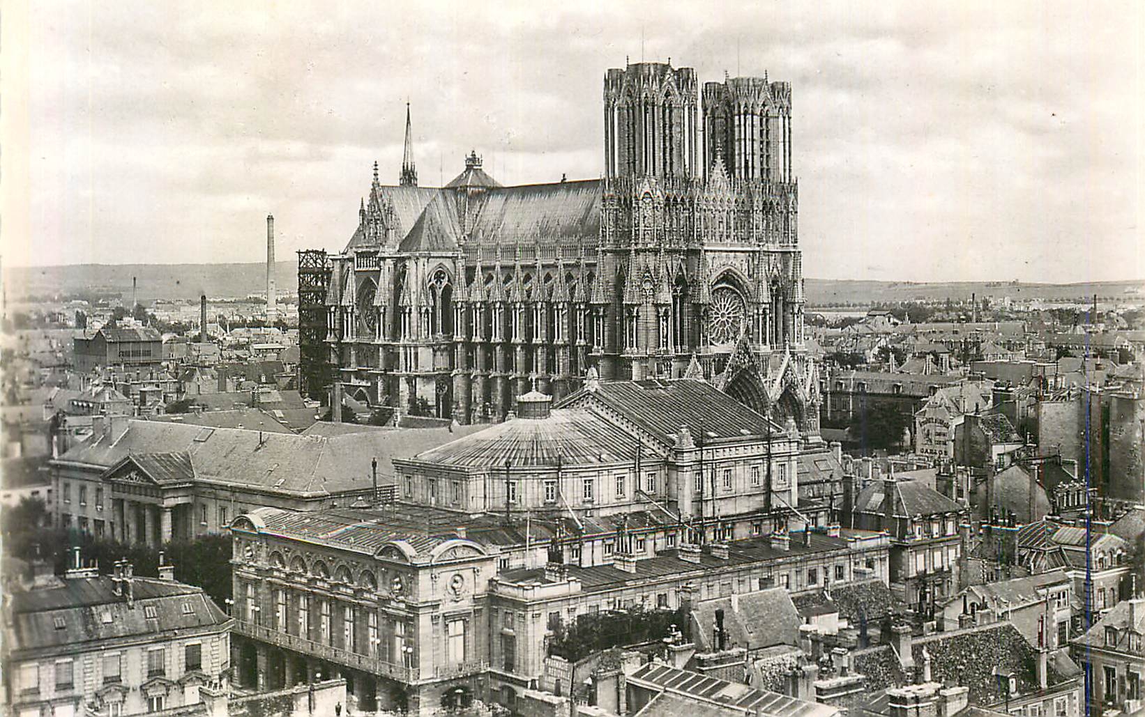 CPM Reims Panorama pris de l'Eglise Saint Jacques