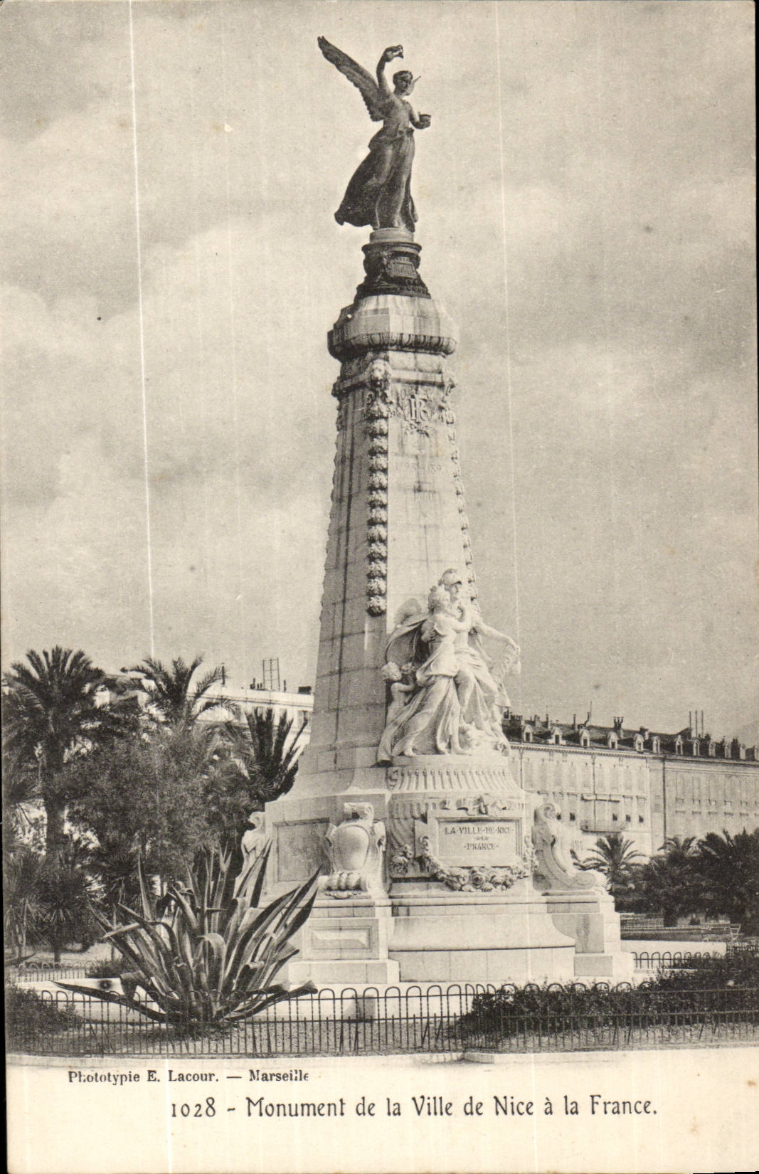 CPA Monument de la ville de Nice a la France