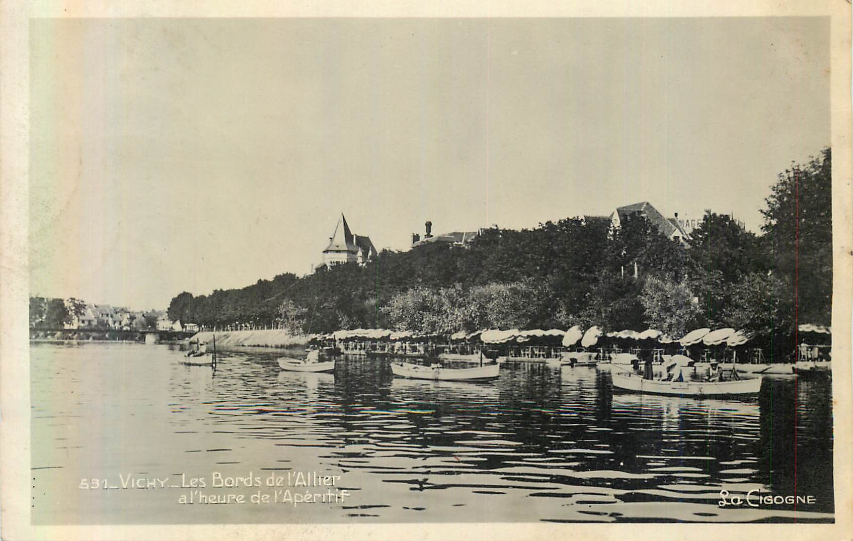 CPM 581 vichy les bords de l allier a l heure de l aperitif