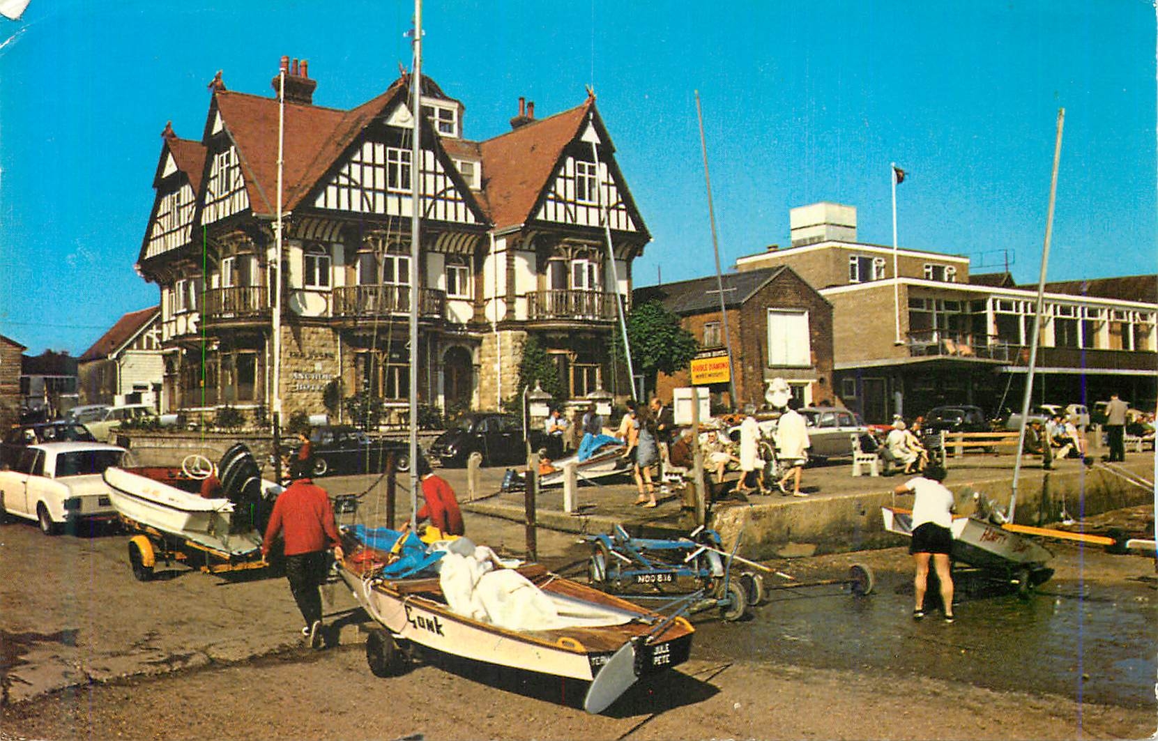 CPM The anchor hotel and sailing club brightlingsea fwp 036 Bateaux