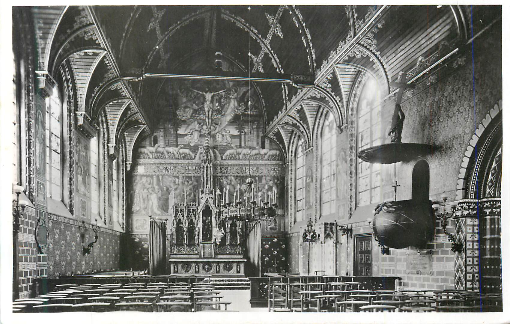 CPM Bruges interieur de la basilique du saint sang
