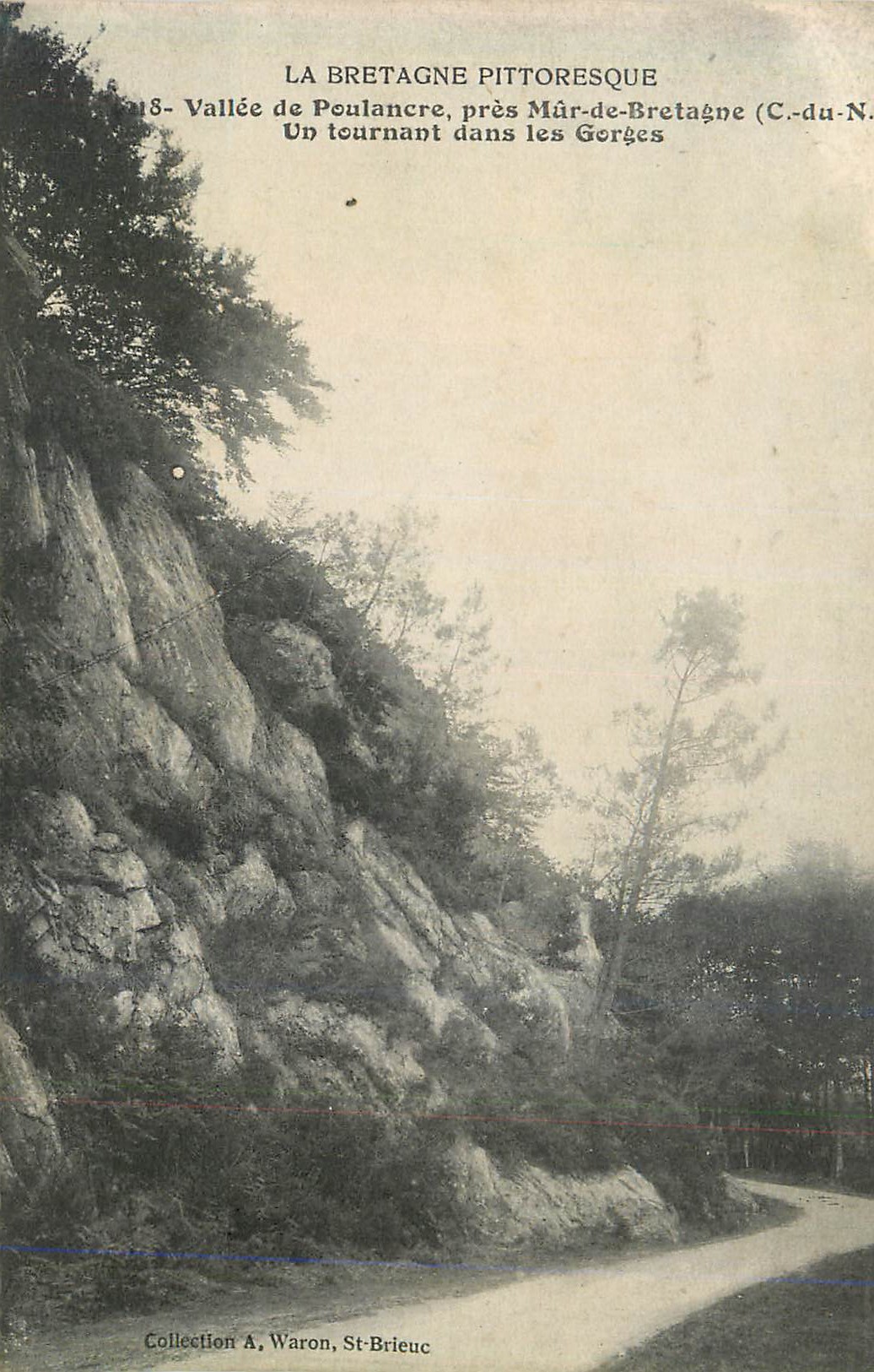 CPA La bretagne pittoresque 218 vallee de poulancre pres mur de bretagne (c du n)un tournant dans les gorges