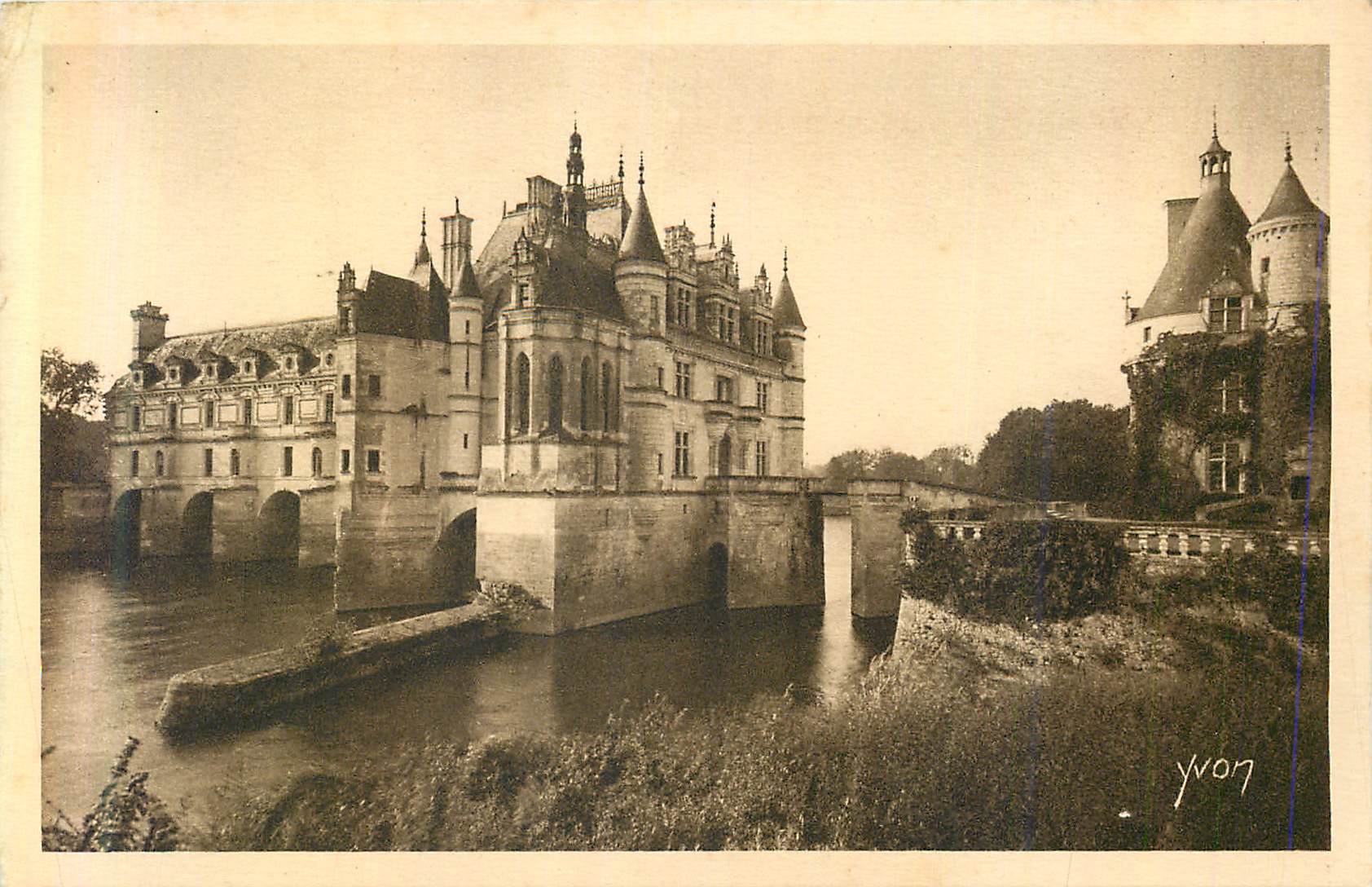 CPA La douce france chateau de la loire chateau de chenonceaux facade nord est