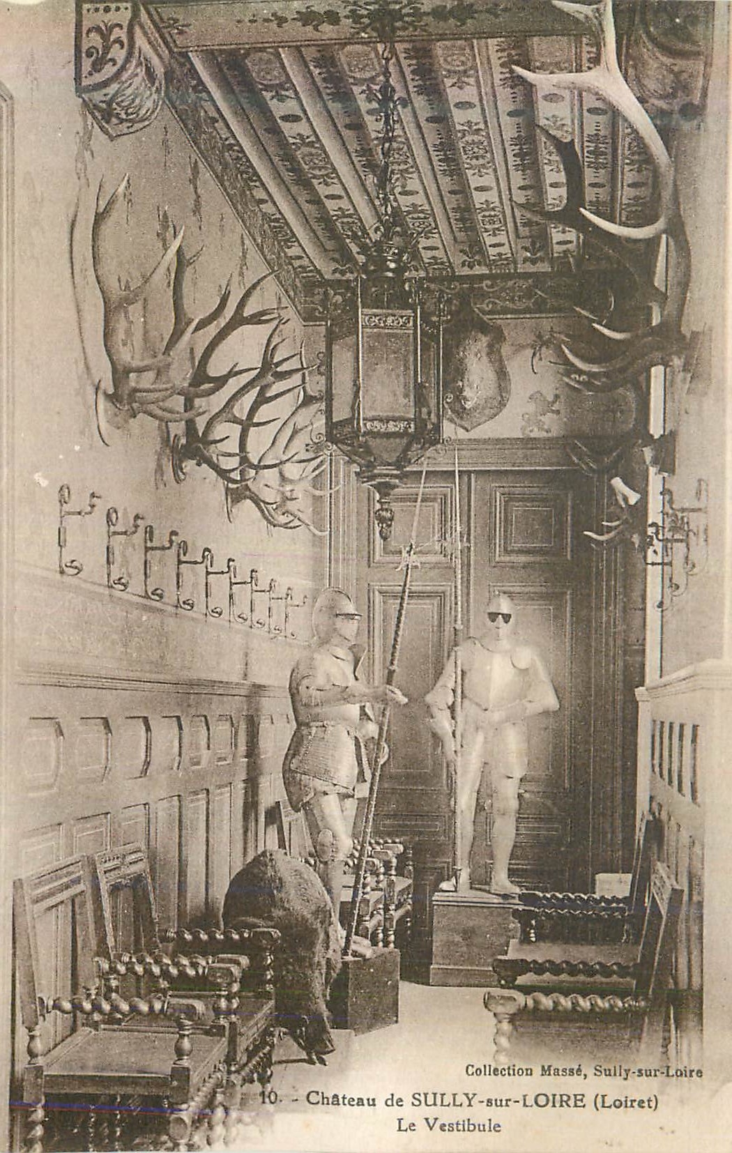 CPA 10 chateau de sully sur loire (loiret) le vestibule