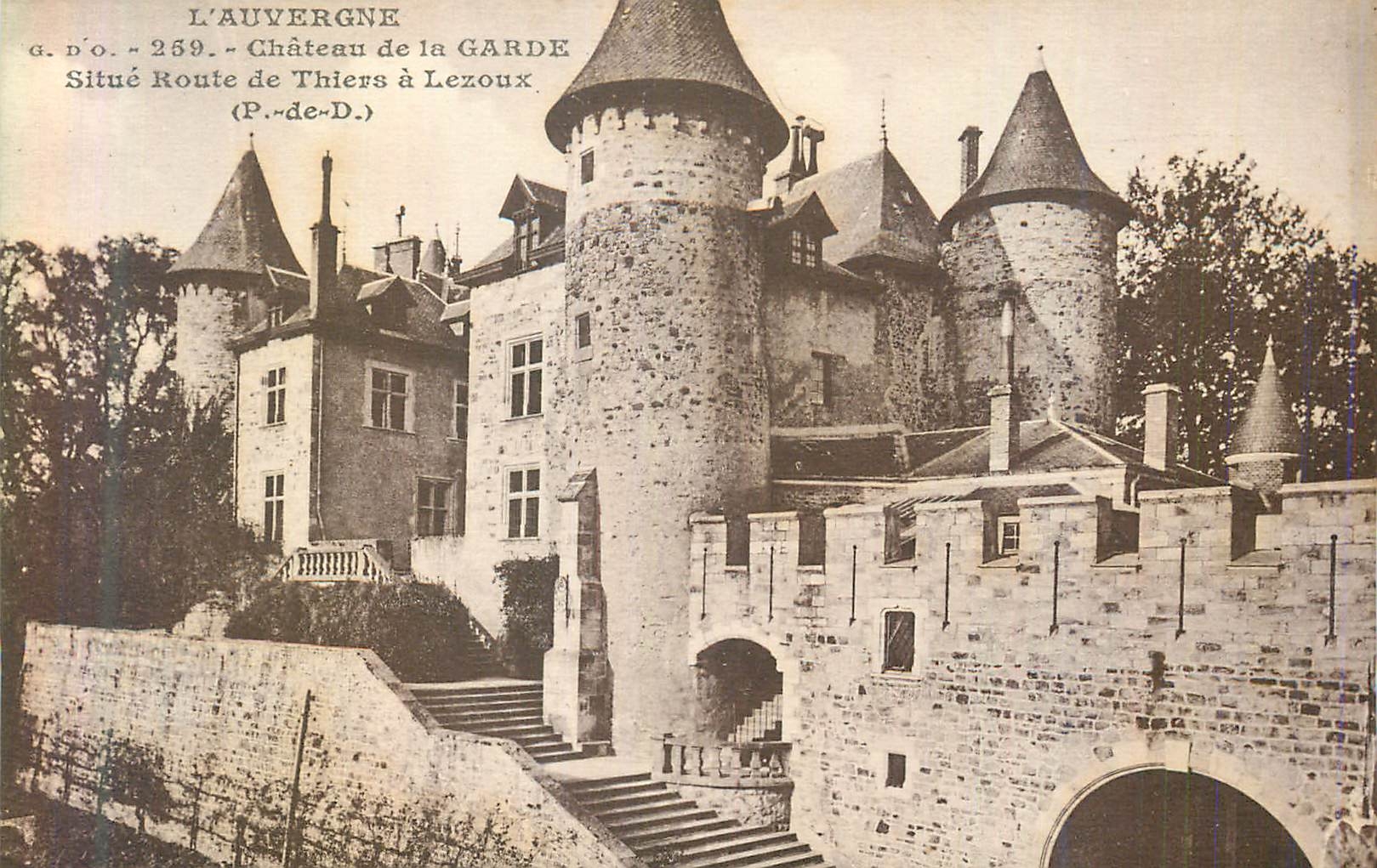 CPA L auvergne 259 chateau de la garde situe route de thiers a lezoux (p de d)