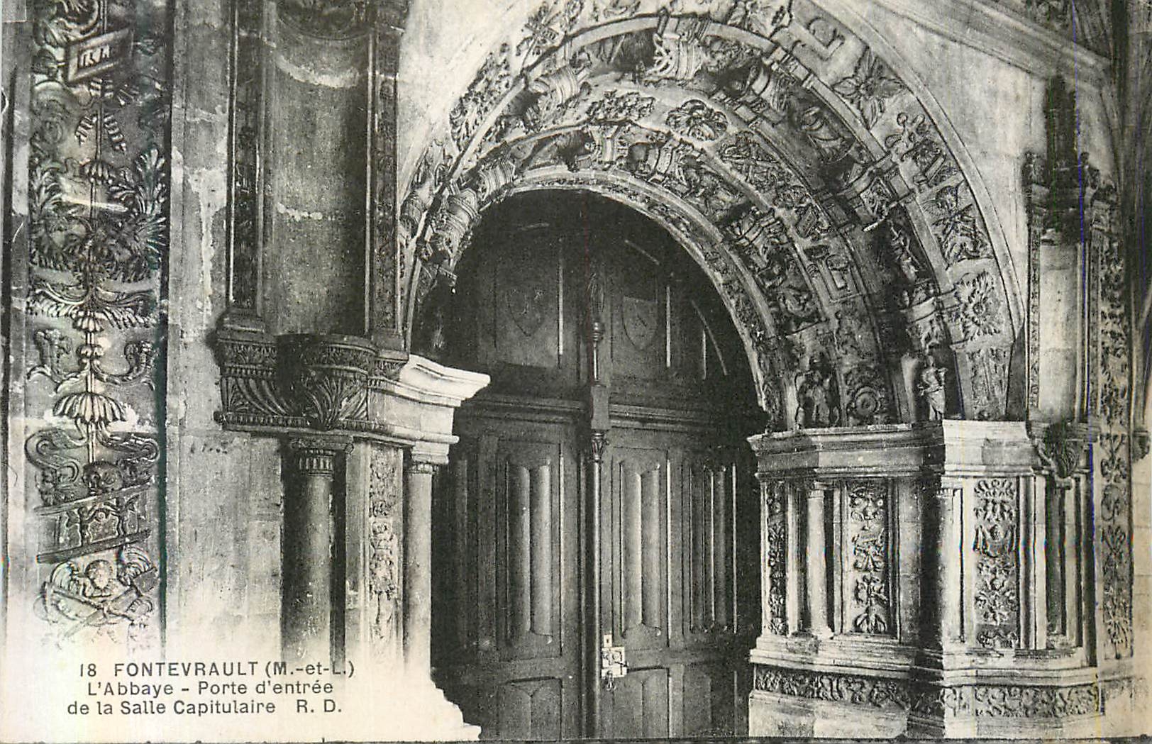 CPA 18 fontevrault (m et l) l abbaye porte d entree de la salle capitulaire