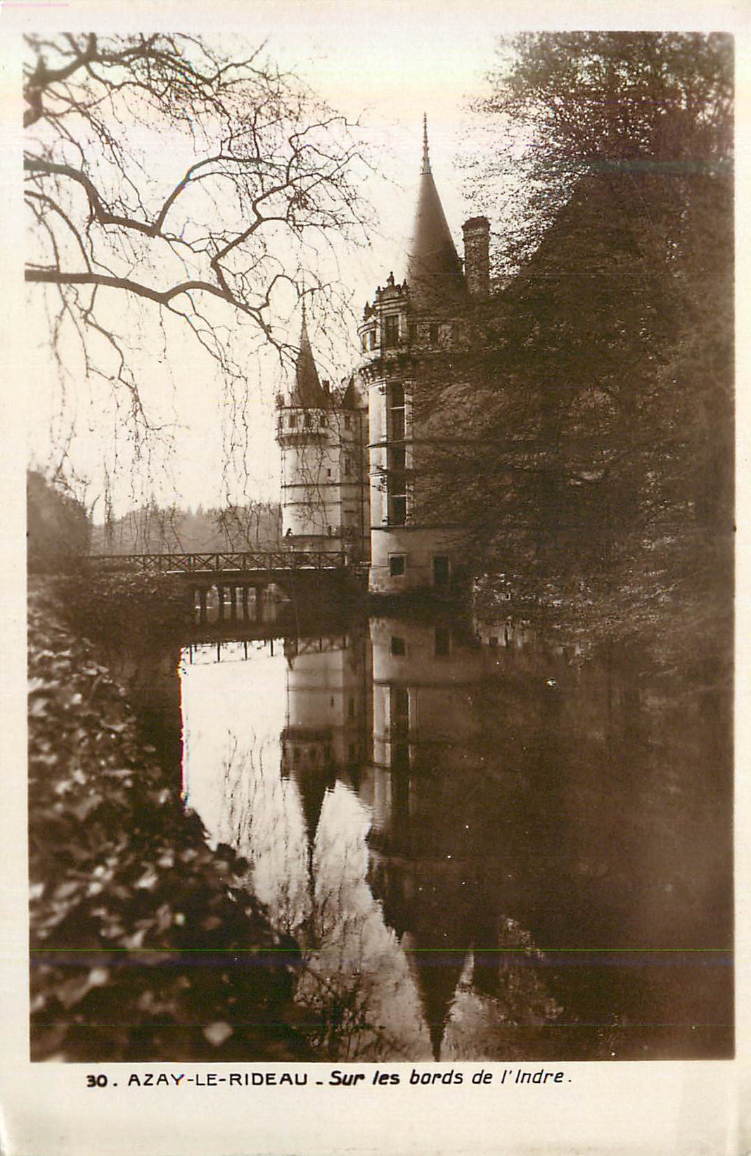 CPA 30 azay le rideau sur les bords de l indre