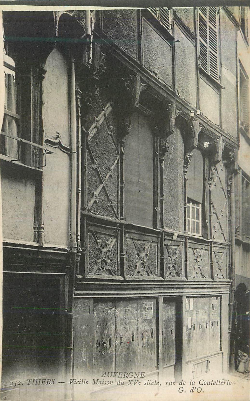 Thiers — Vieille Maison du XVème siècle, rue de la Coutellerie — G. d'O.