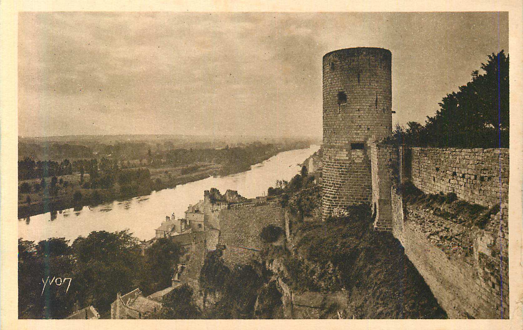 CPA La douce france chateau de la loire 48 chinon tour du moulin et vallee de la vienne