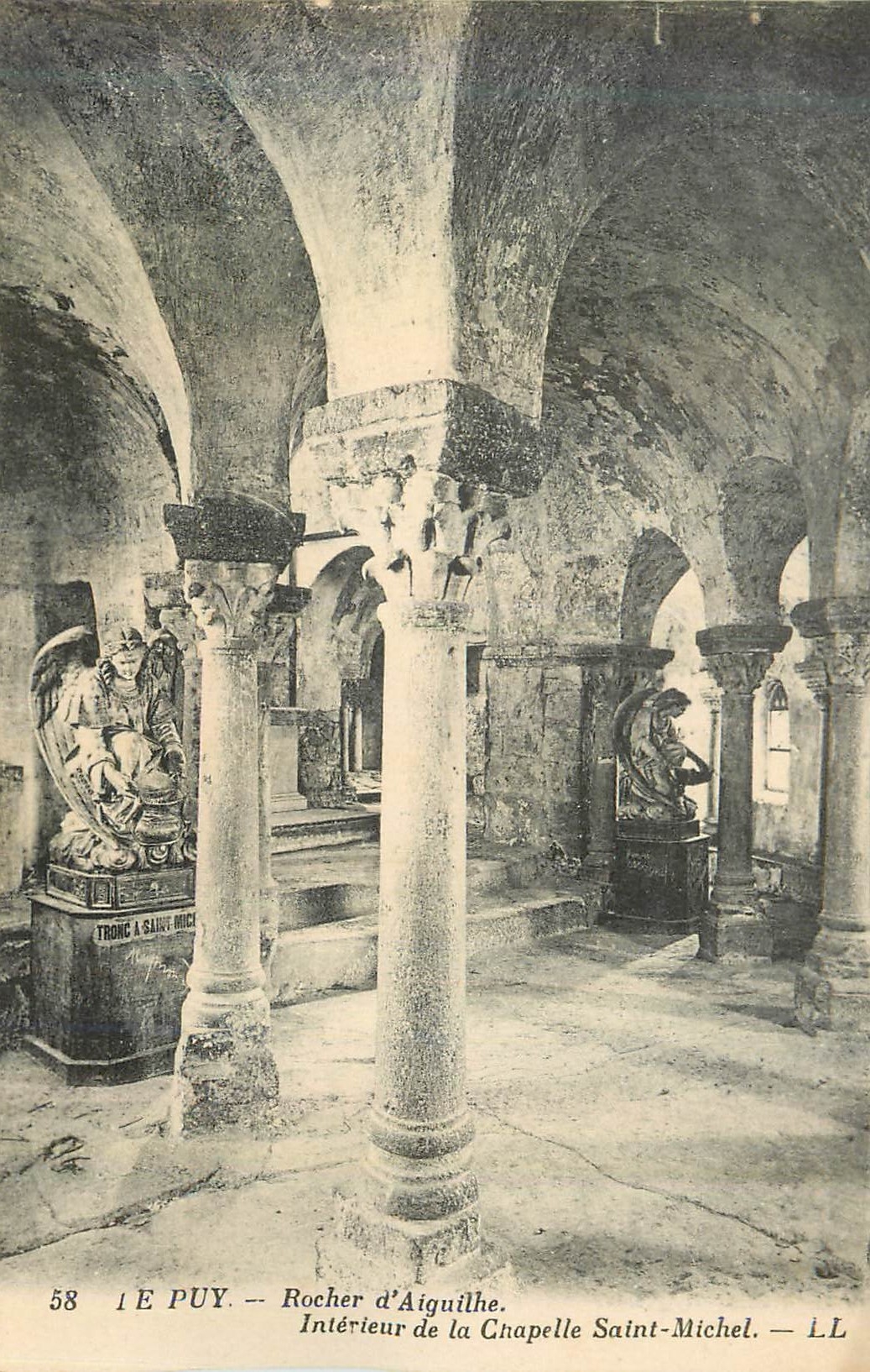 CPA 58 le puy rocher d aiguille interieur de la chapelle saint michel
