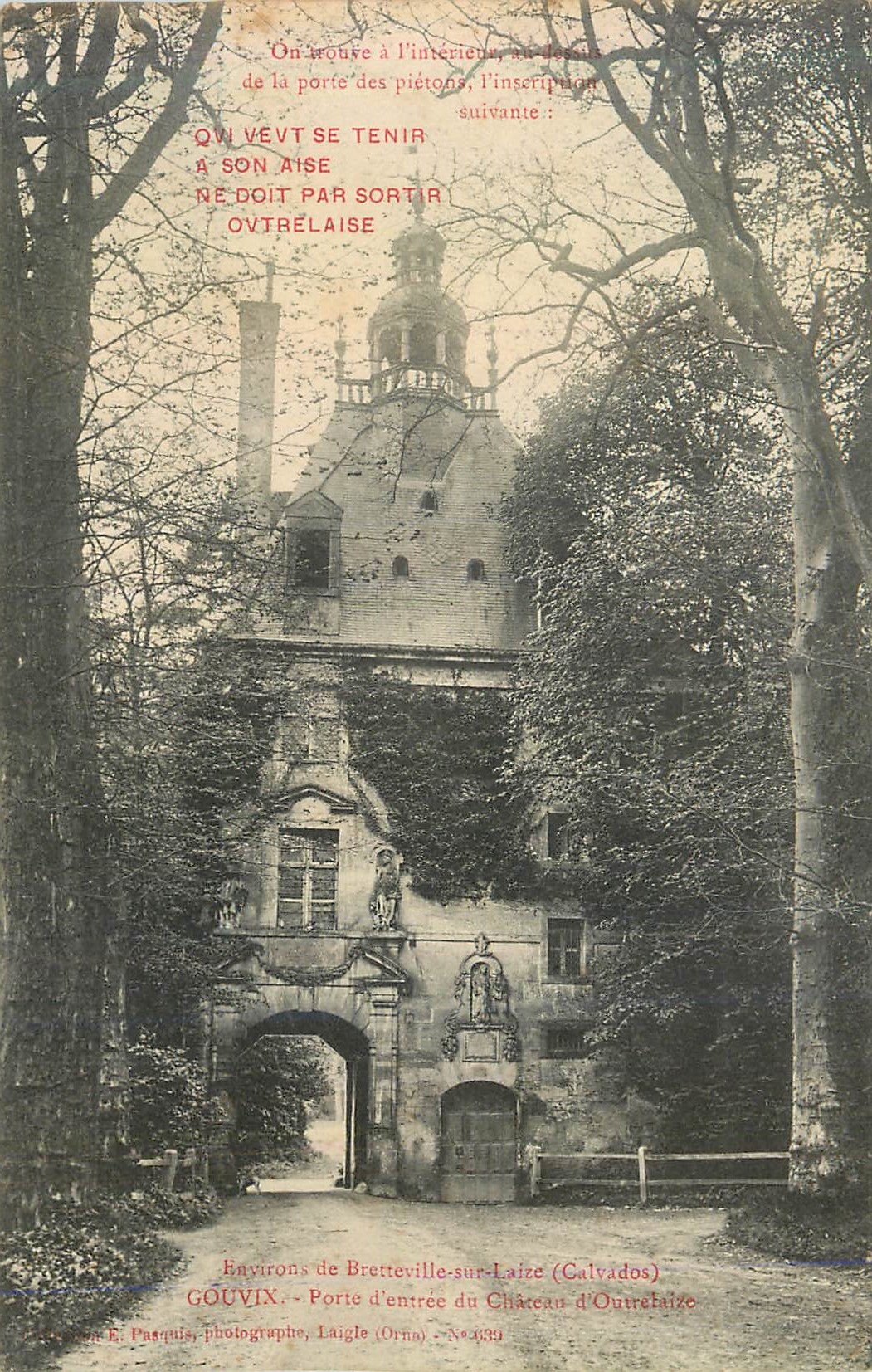 CPA Gouvix porte d entree de chateau