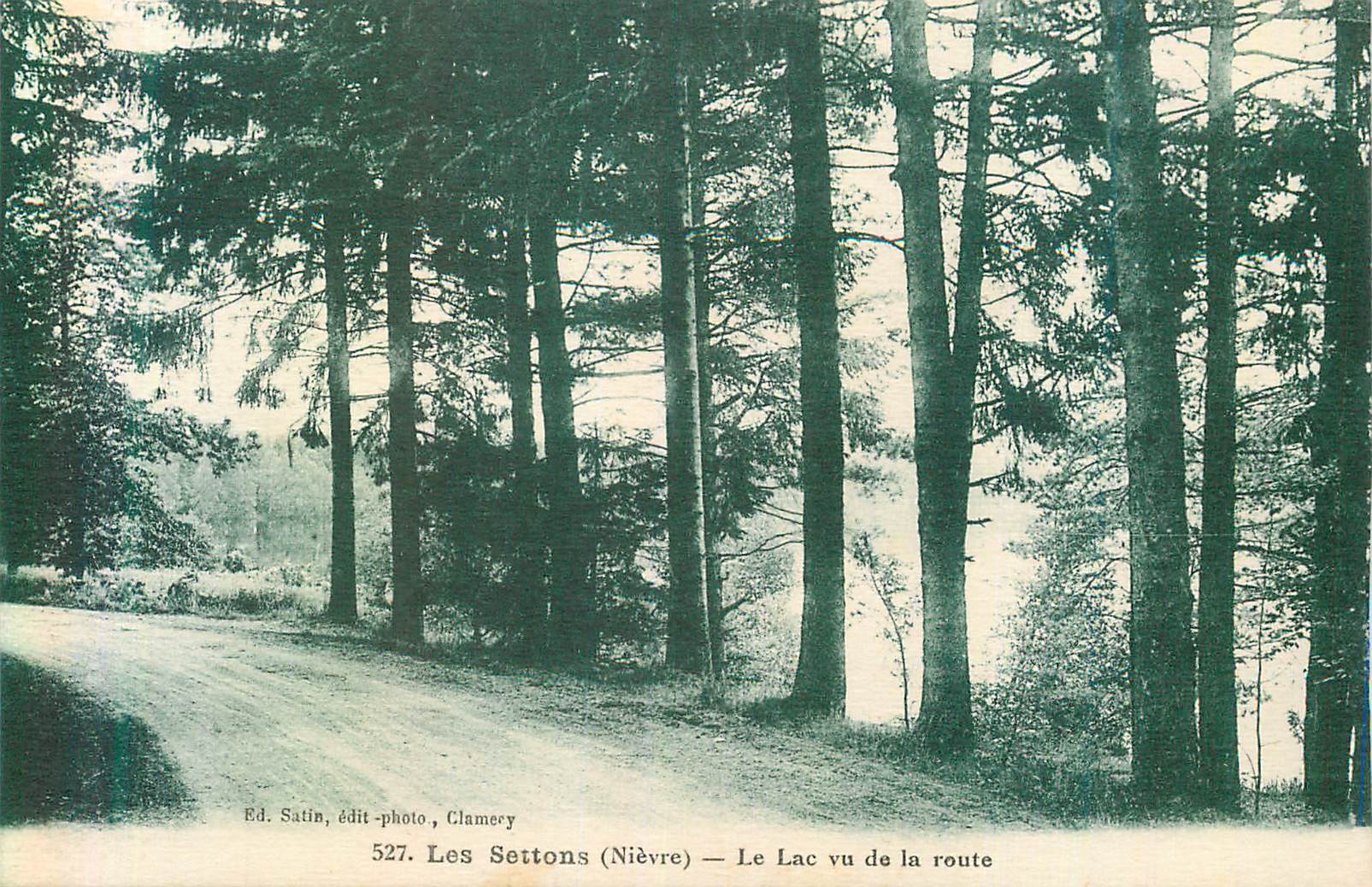 Les Settons (Nièvre) — Le Lac vu de la route — Ed. Satin, édit-photo, Clamery, n° 527
