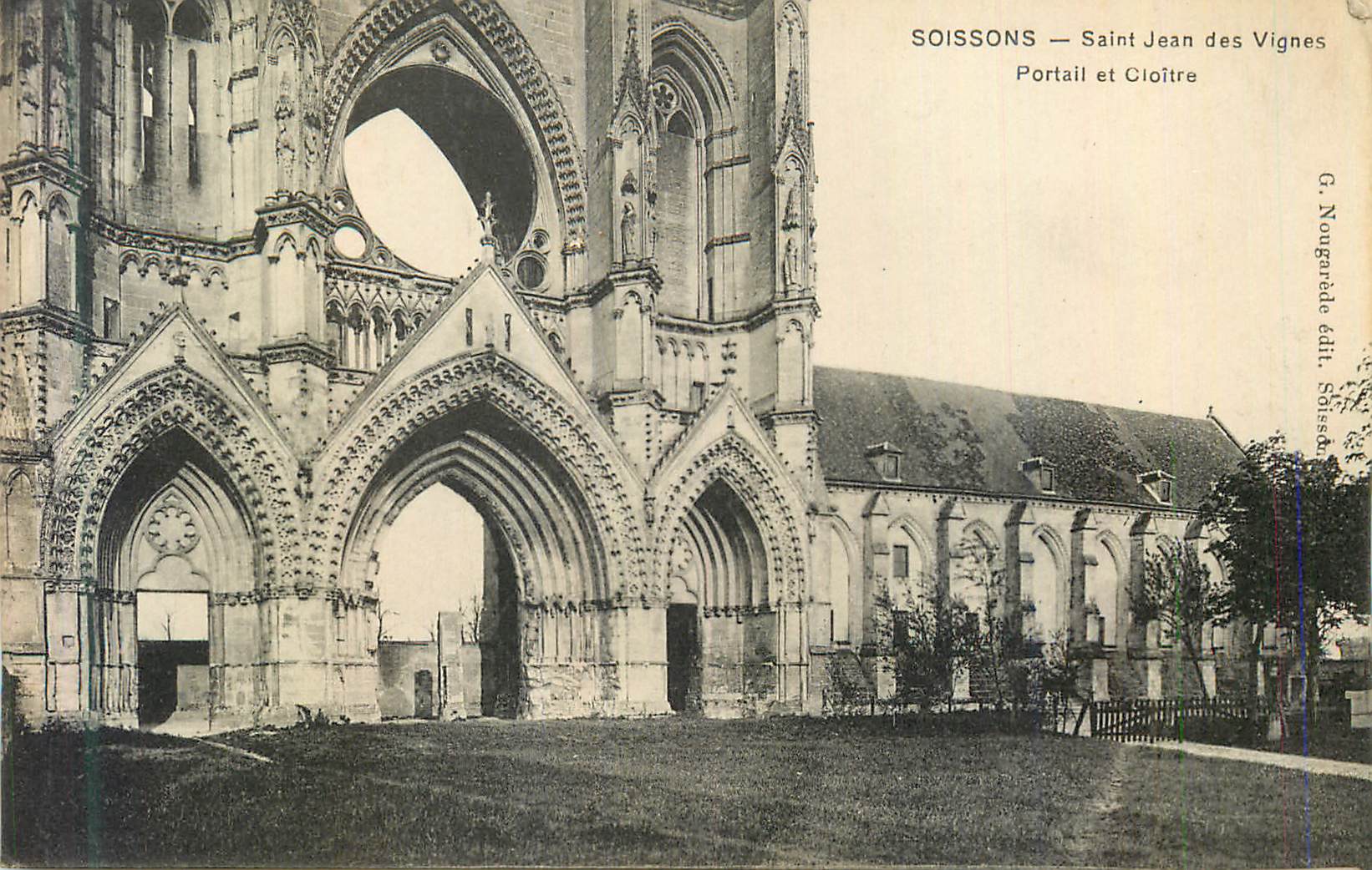 CPA Soissons saint jean des vignes portail et cloitre