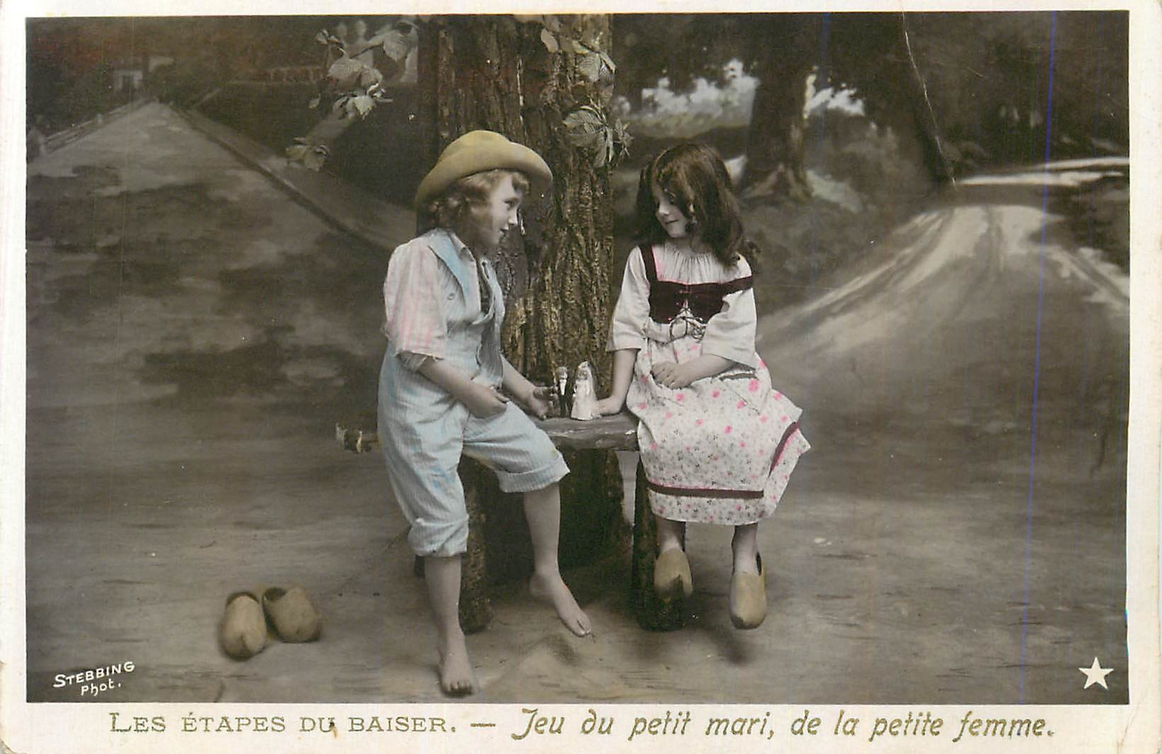 CPA Les etapes du baisier jeu du petit mari de la petite femme Enfants