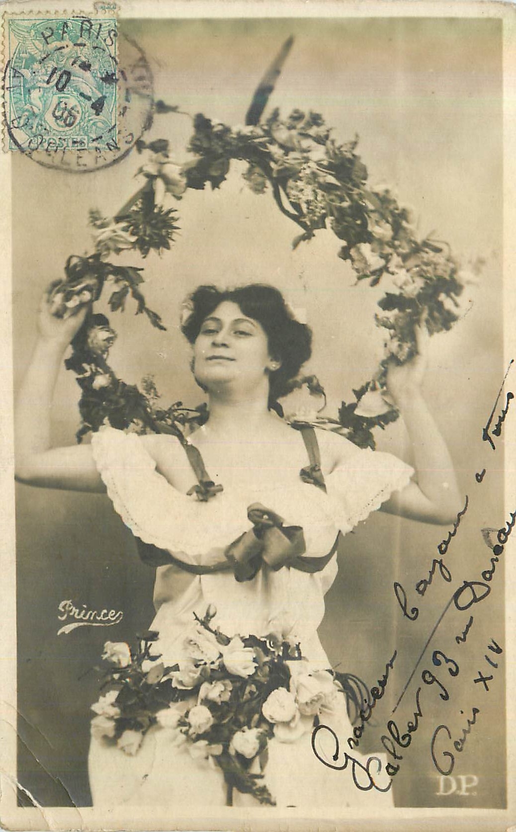 CPA Femme Fleurs
