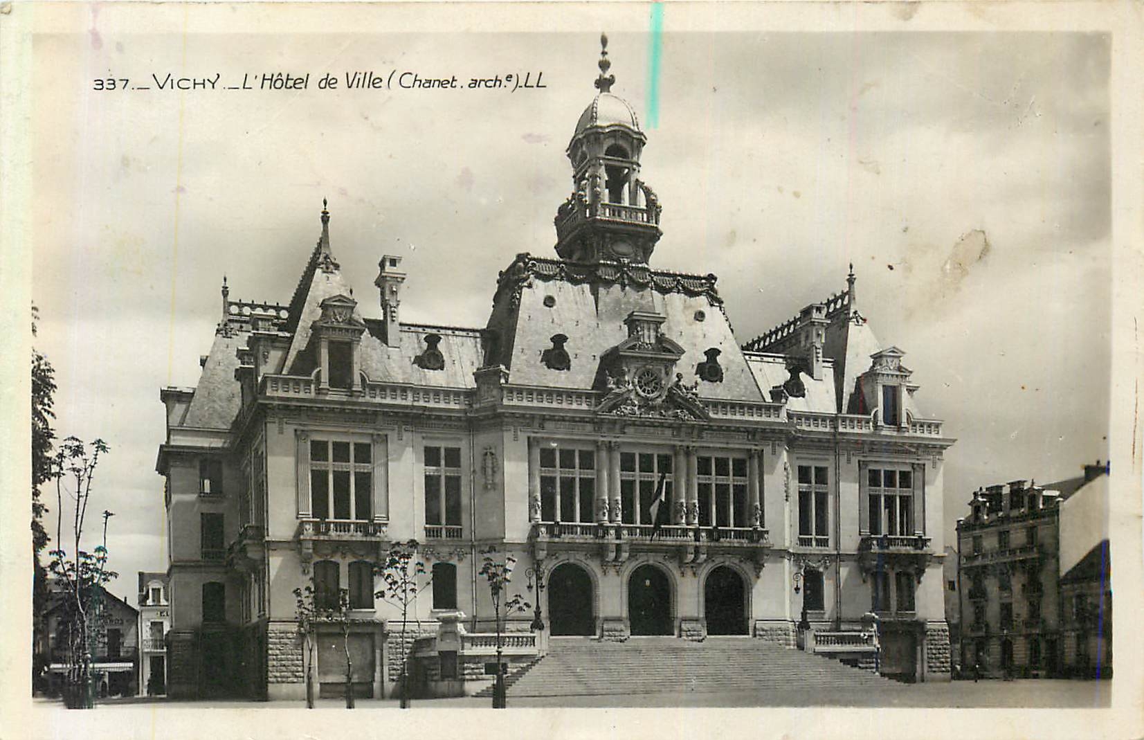 CPM 337 vichy l hotel de ville (chanet arch)