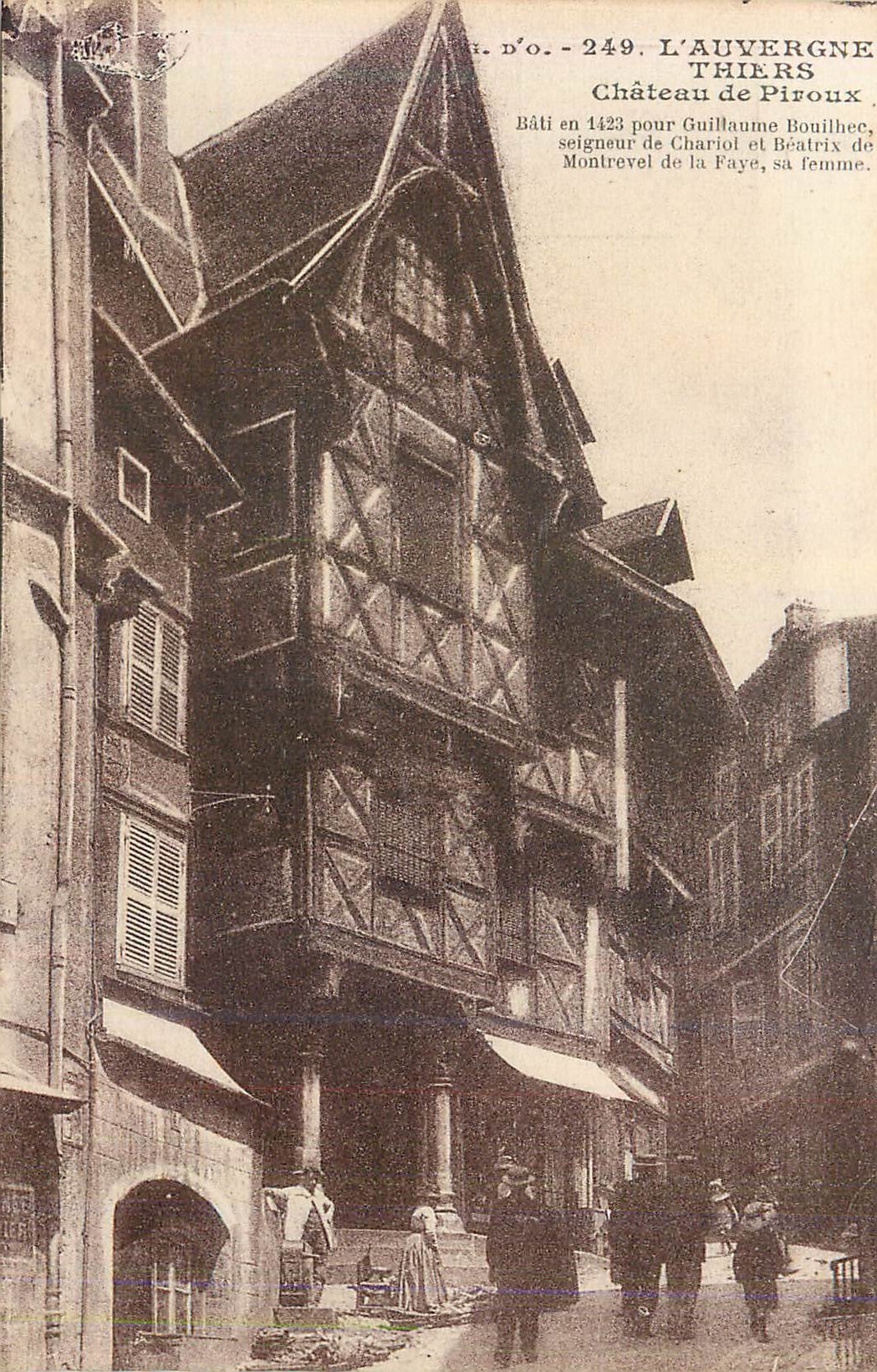 CPA 249 l auvergne thiers chateau de piroux