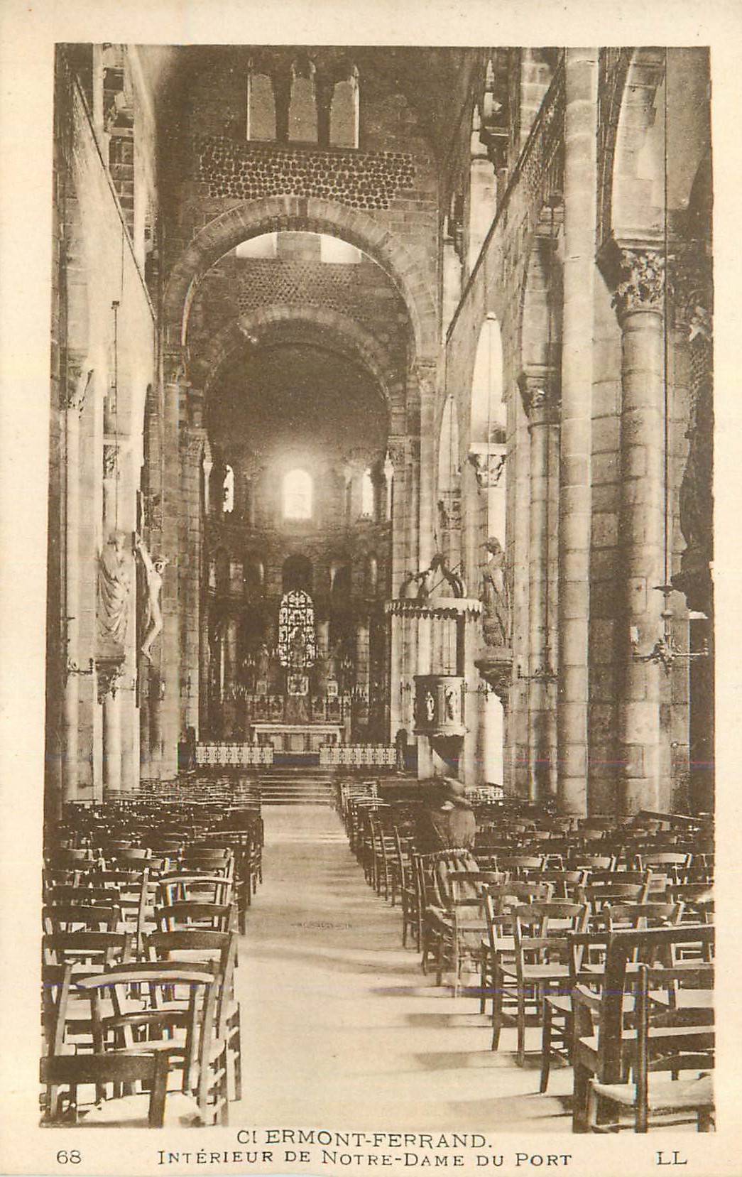 CPA 68 clermont ferrand interieure de notre dame du port