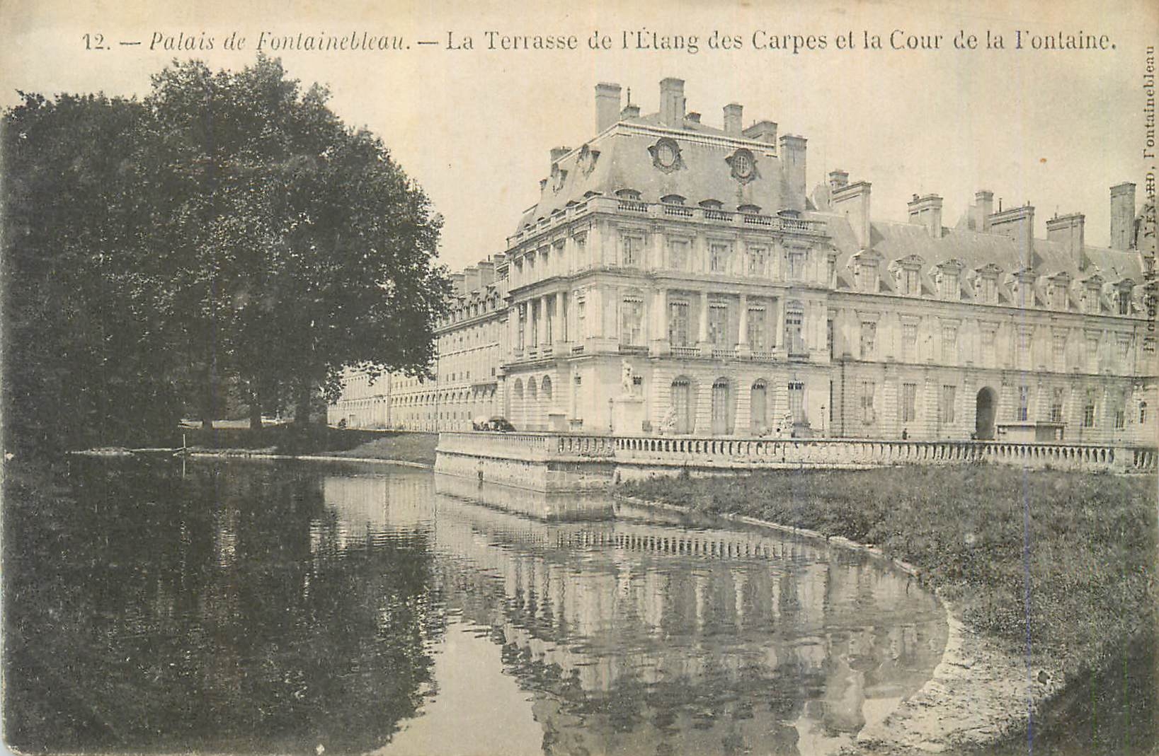 Palais de Fontainebleau — La Terrasse de l'Étang des Carpes et la Cour de la Fontaine — Phototypie Y. FEXAND, Fontainebleau