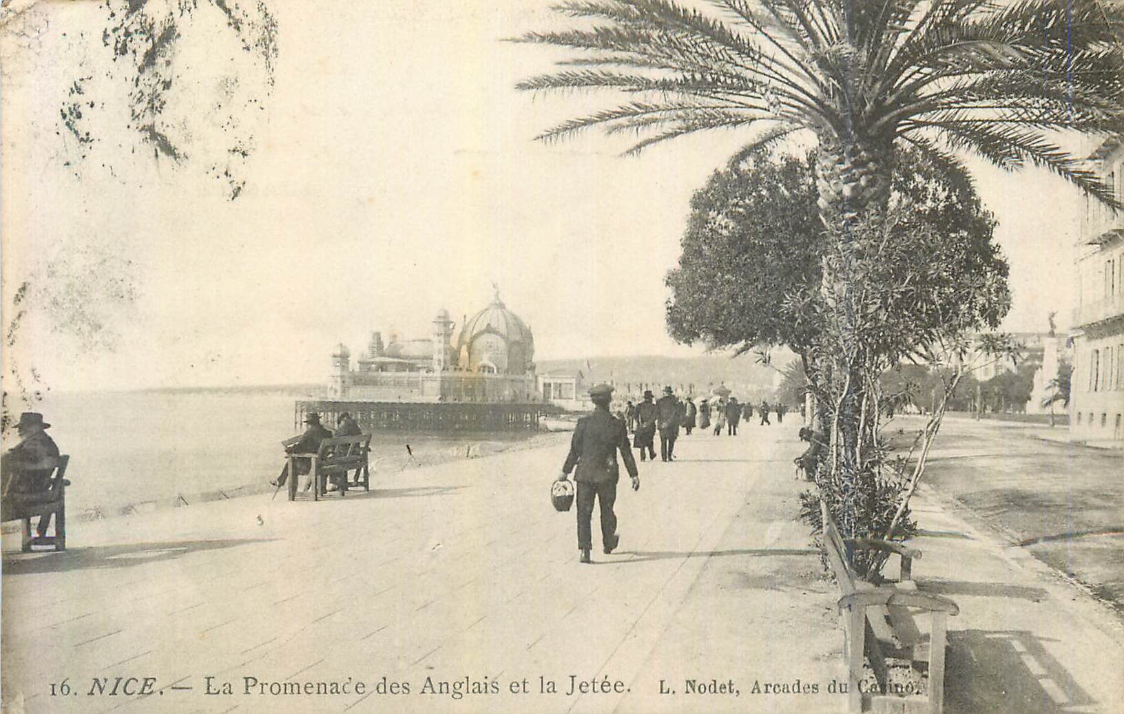 CPA 16 nice la promenade des anglais et la jetee
