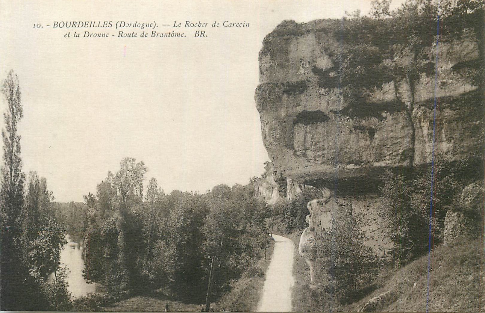 Bourdeilles (Dordogne) — Le Rocher de Carecin et la Dronne — Route de Brantôme. BR.