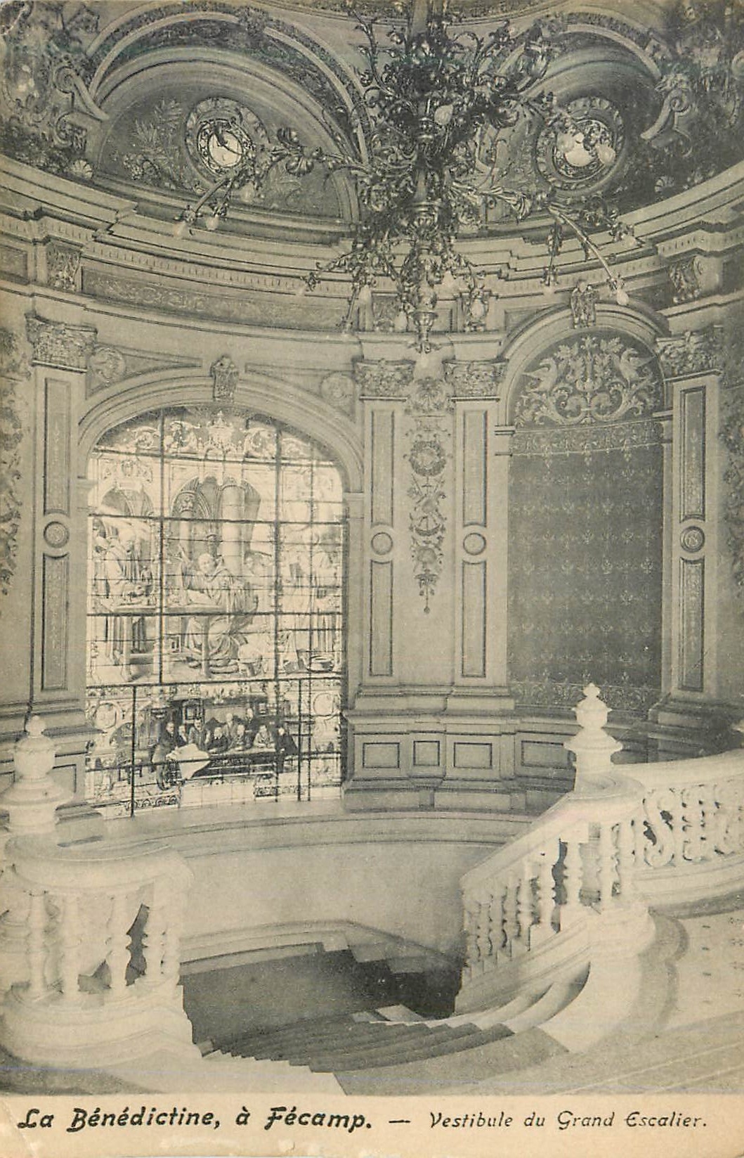 CPA La benedictine a fecamp vestibule du grand escalier