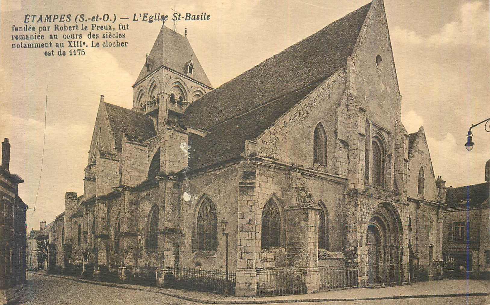 CPA Etampes (s et o) l eglise st basile