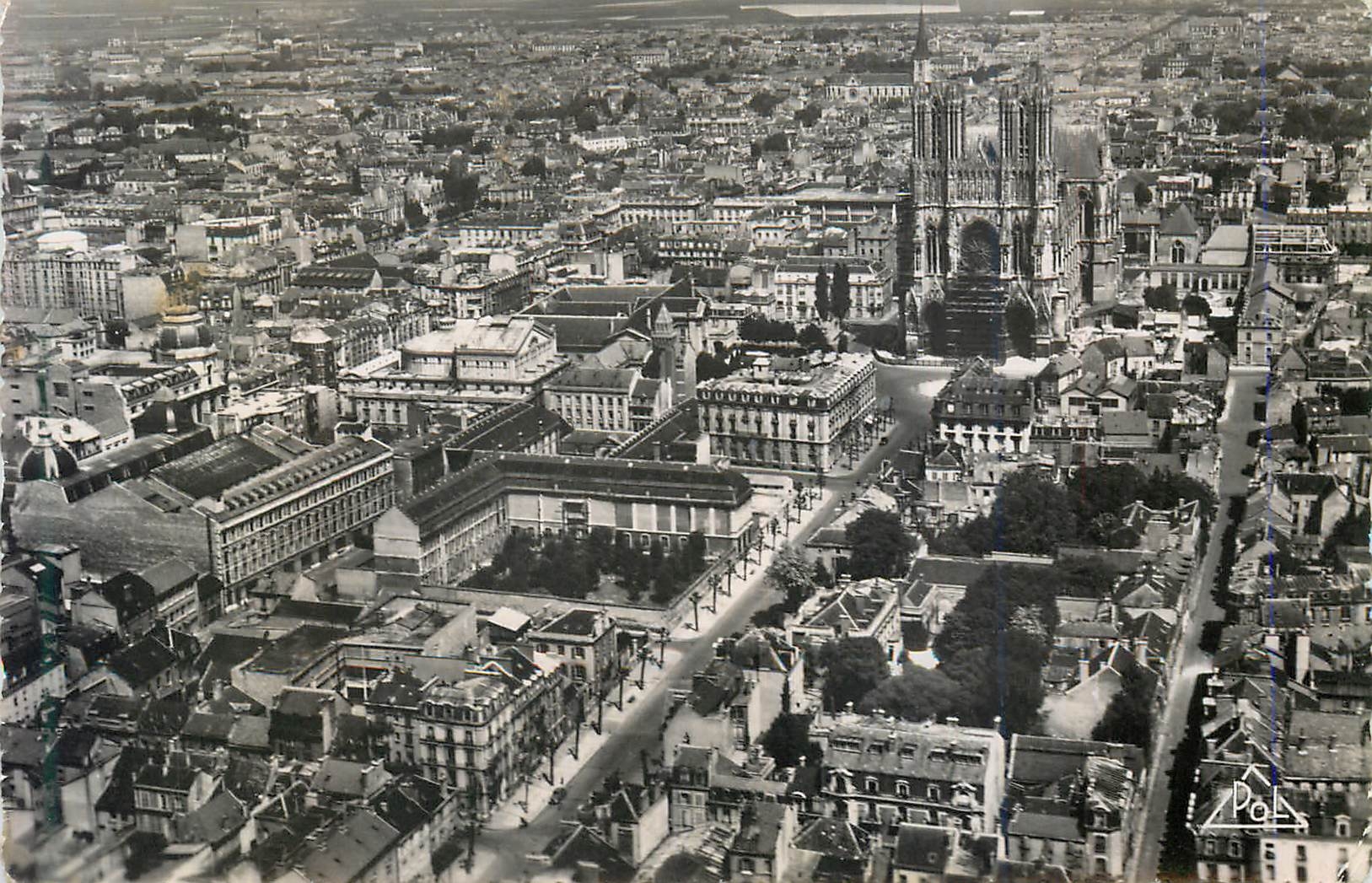 Reims - Vue aérienne Rue Éibergier vers la Cathédrale — Jacques Fréville, éditeur, n°78