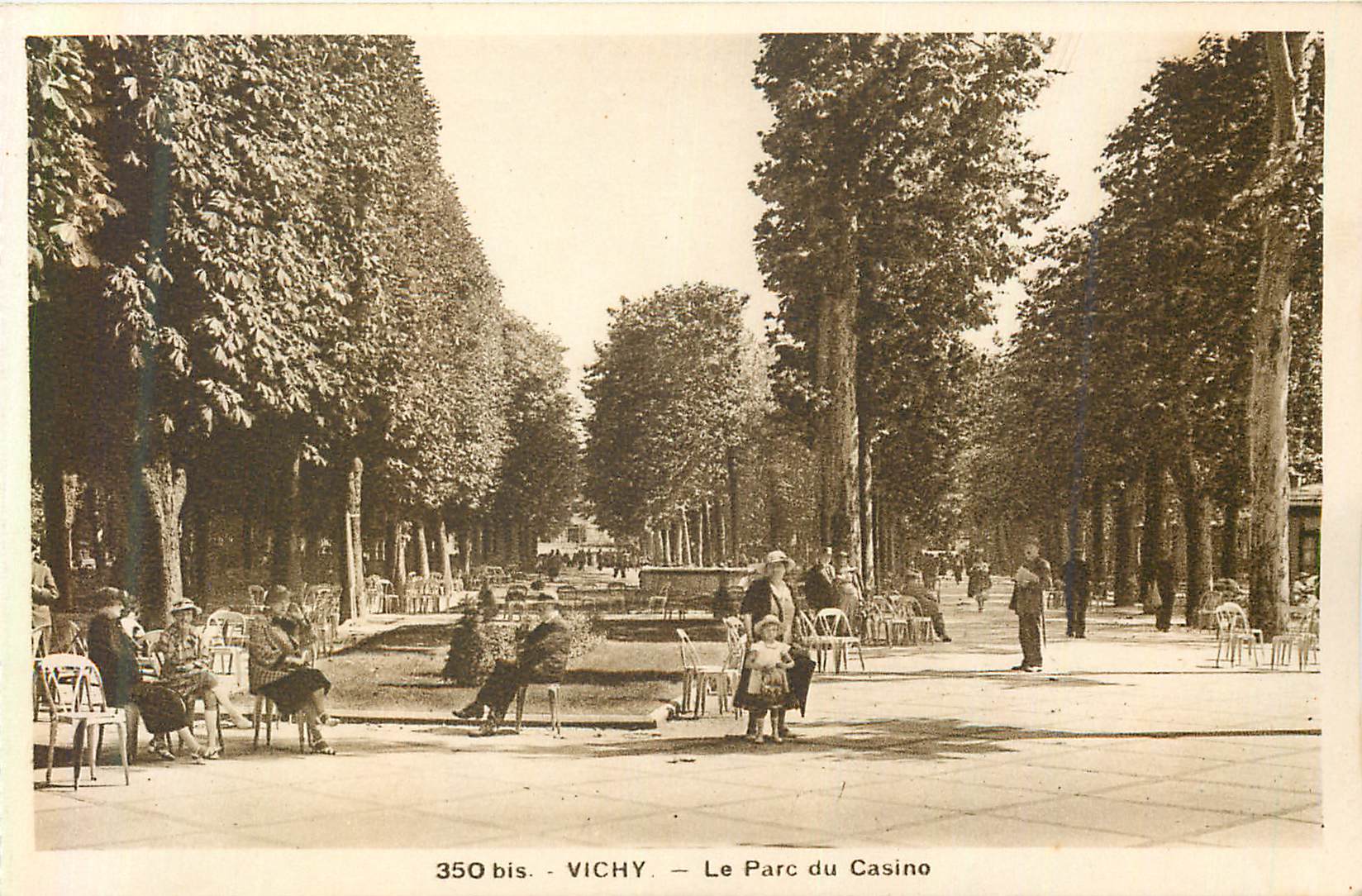 CPA 350 bis vichy le parc du casino