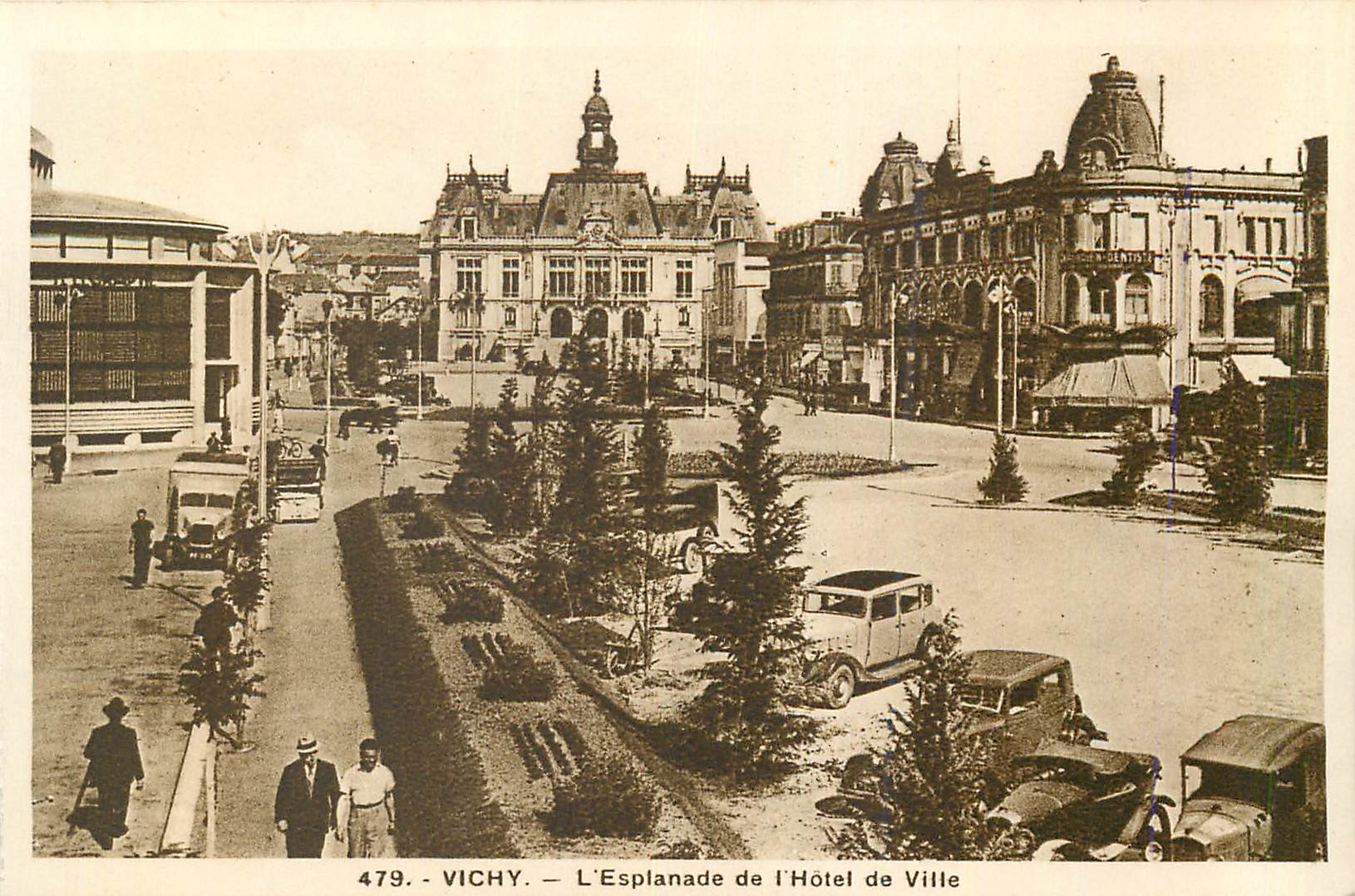 CPA 479 vichy l esplanade de l hotel de ville
