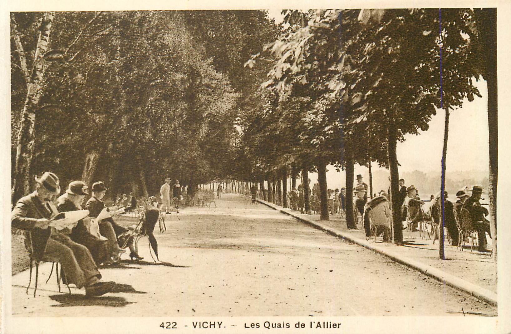 CPA 422 vichy les quais de l allier
