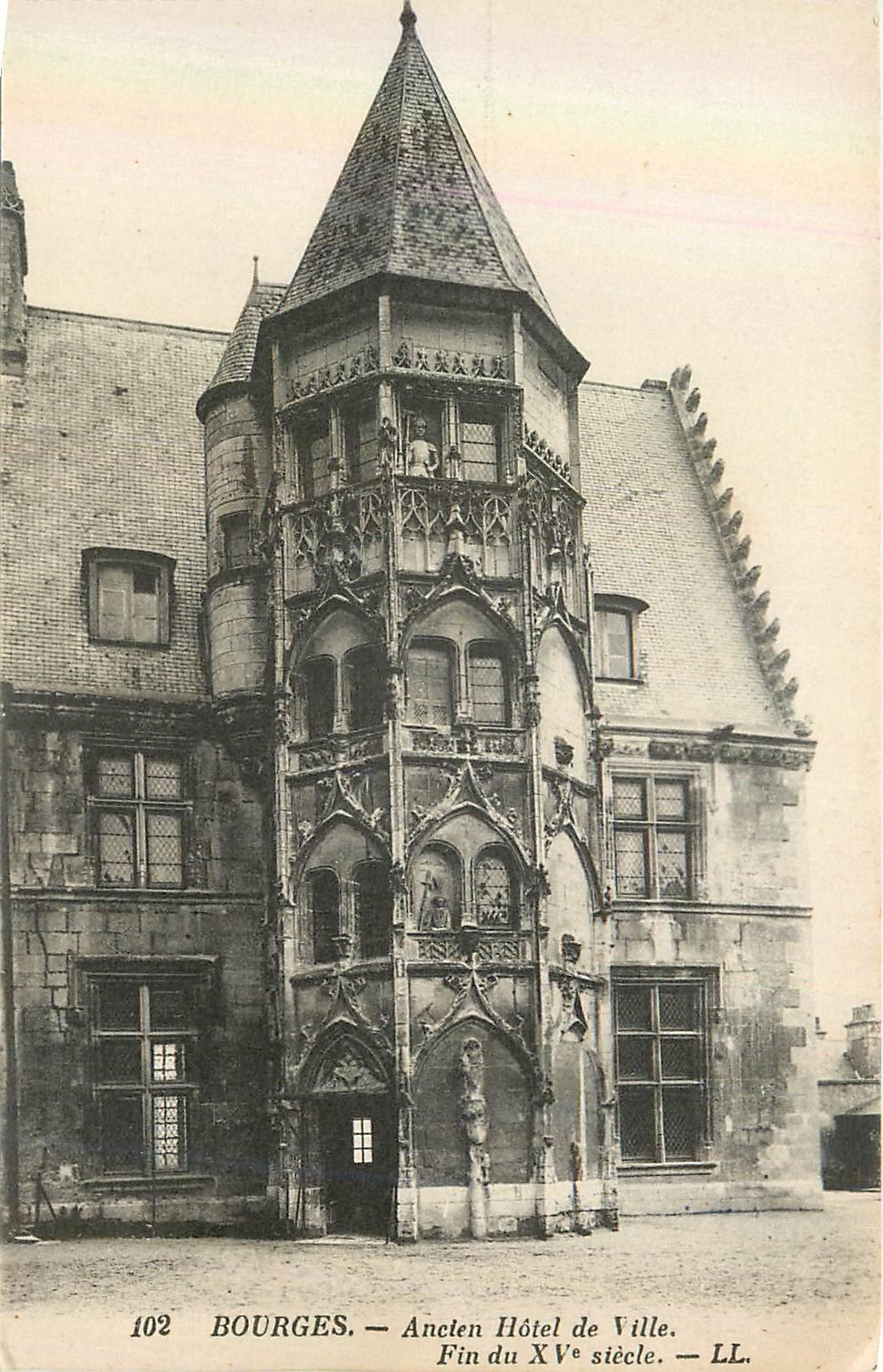 Bourges — Ancien Hôtel de Ville — Fin du XVème siècle — LL. — N° 102