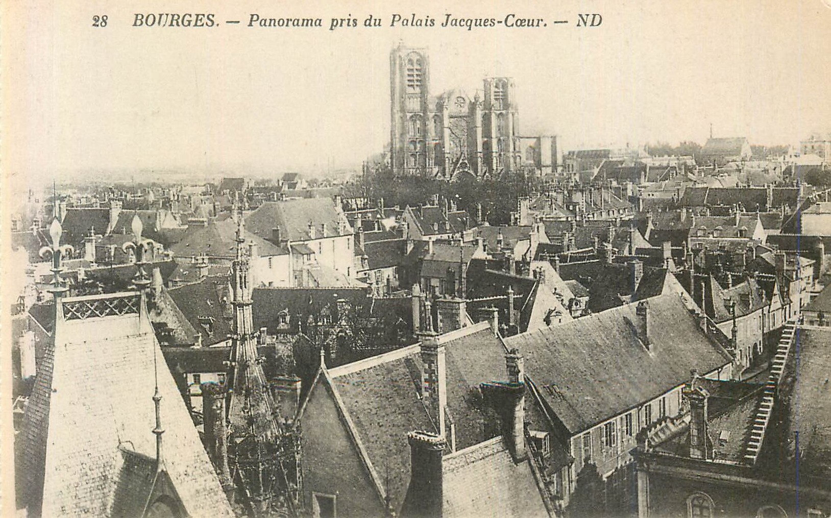 CPA 28 bourges panorama pris du palais jacques coeur