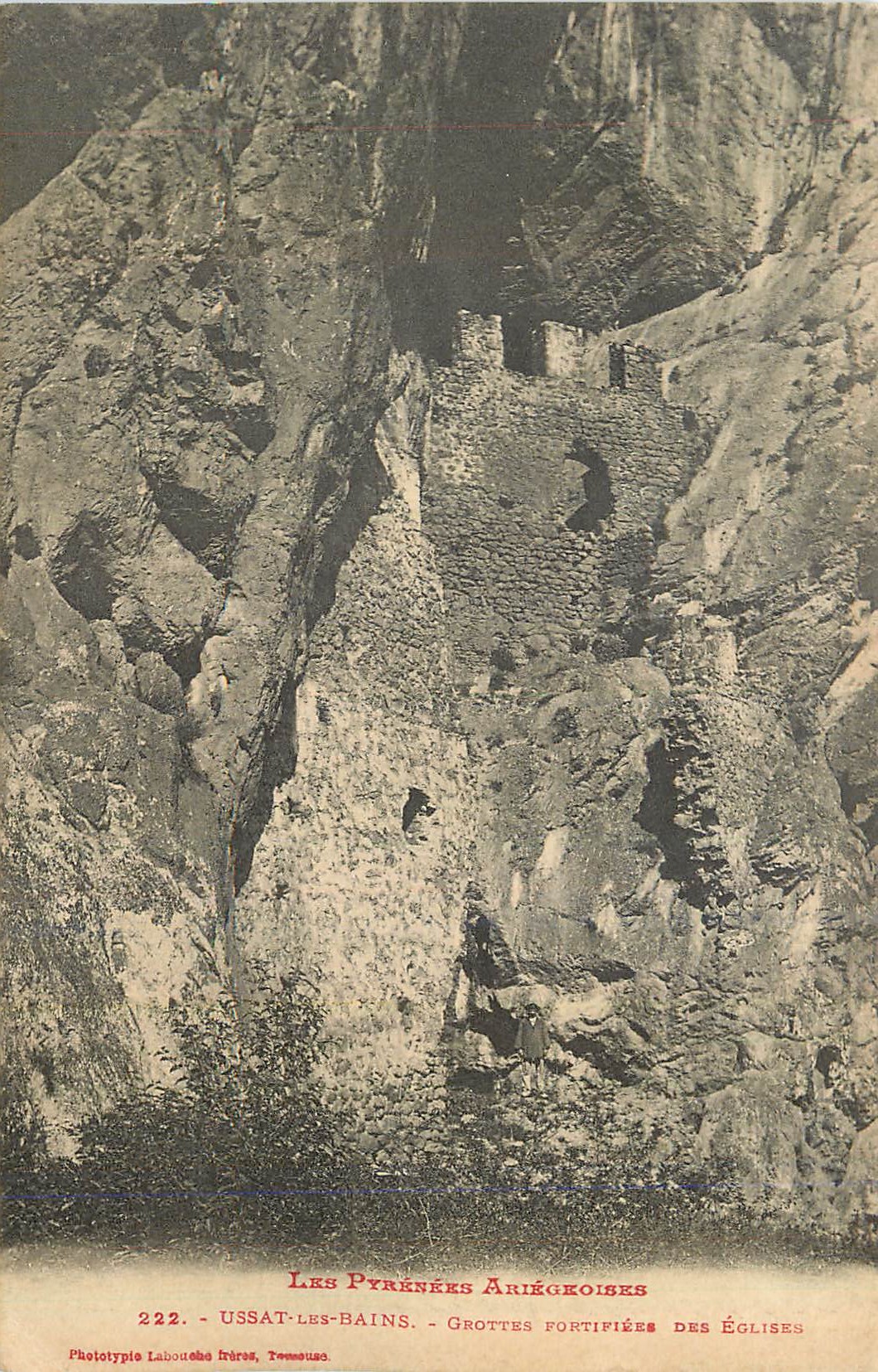 CPA Les pyrenees 222 ussat les bains Grottes fortifiees des eglises