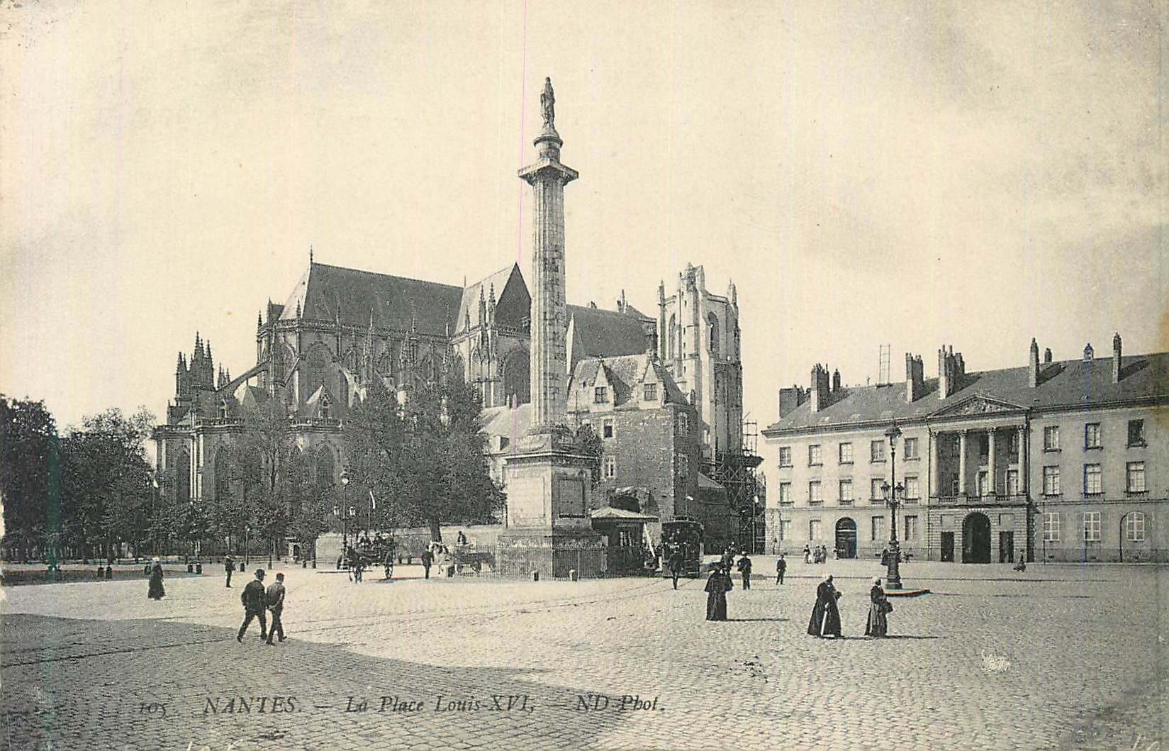 CPA 105 nantes la place louis XVI